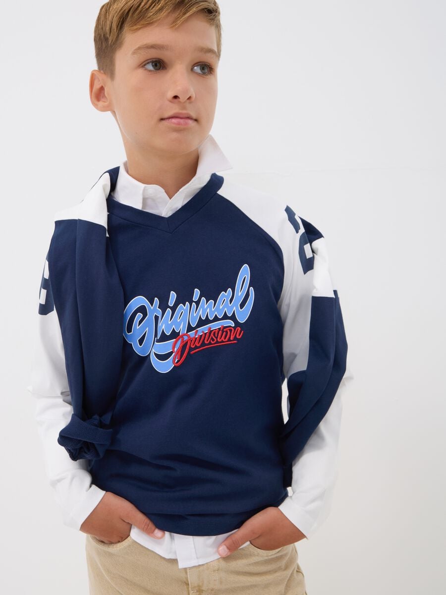 T-shirt blu in puro cotone con girocollo e stampa per ragazzo_0