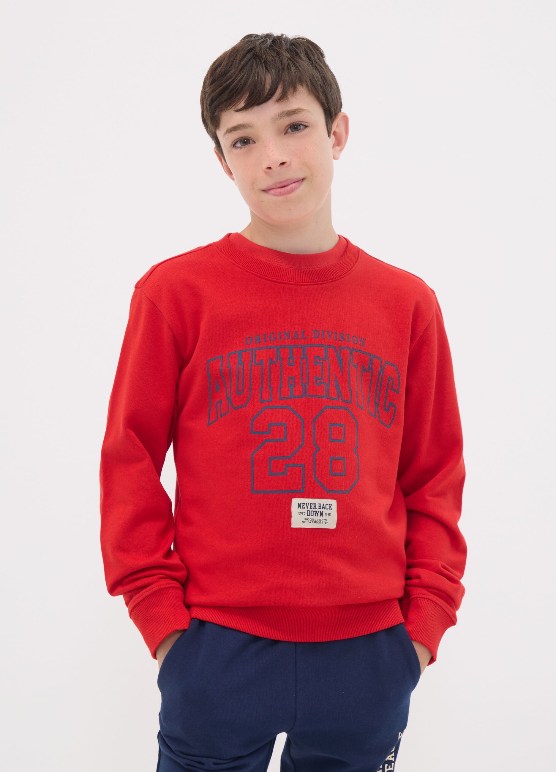 Red boys&rsquo; sweatshirt in pure organic cotton with crew neck and print