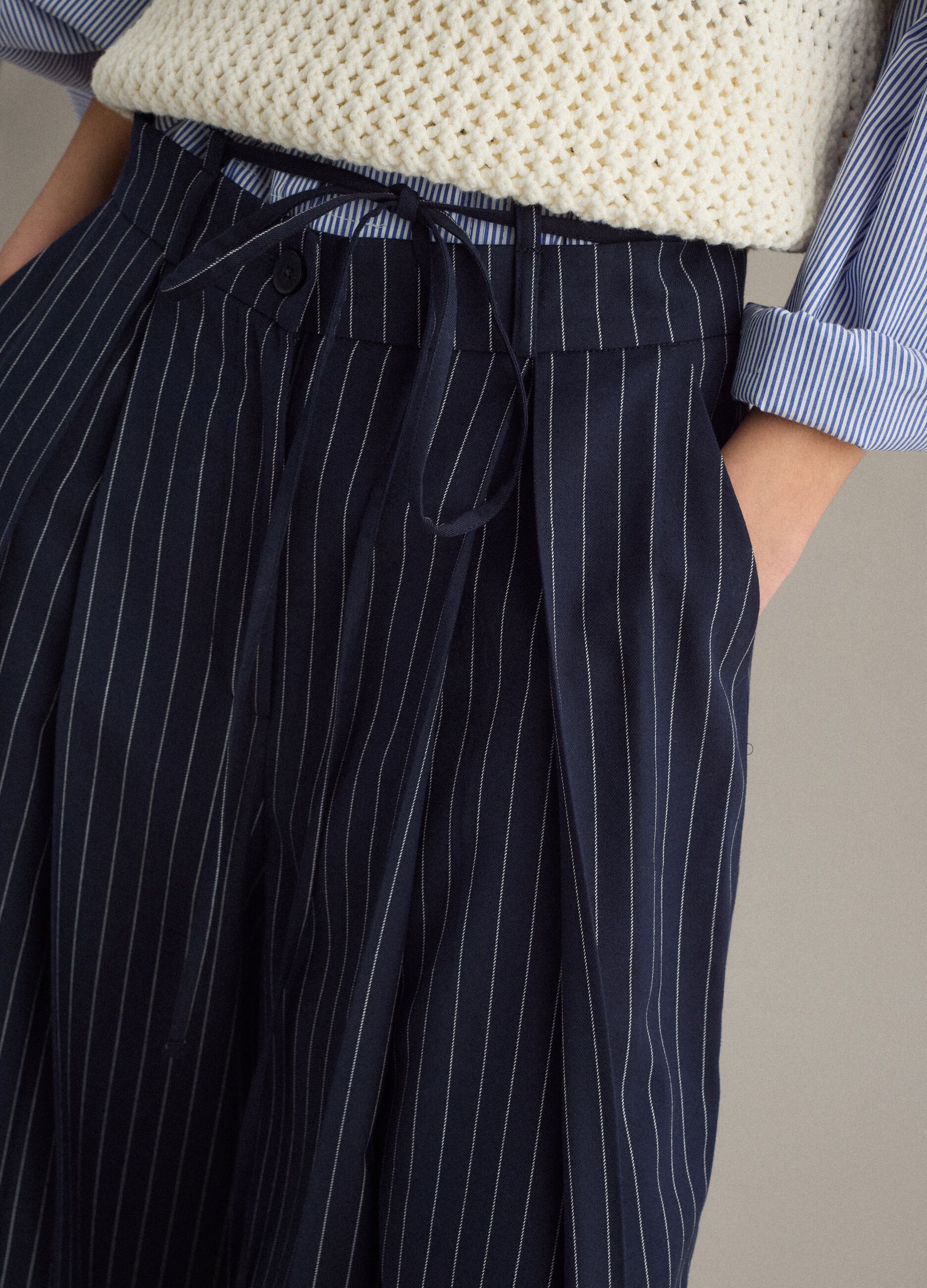 Flar pantalone s prugama u vi&scaron;e boja od mje&scaron;avine viskoze