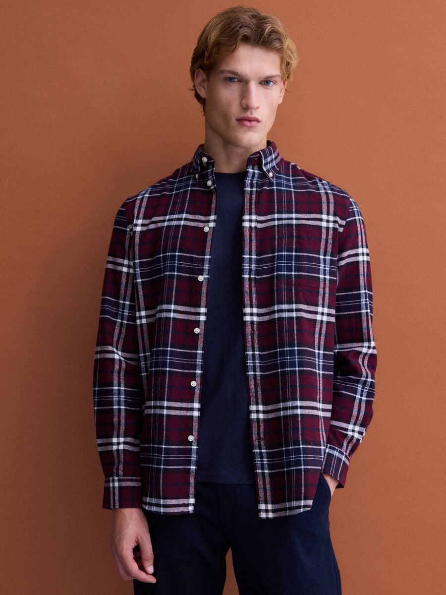 Camisa de franela de cuadros rojos y azules en algod&oacute;n puro, corte regular_2