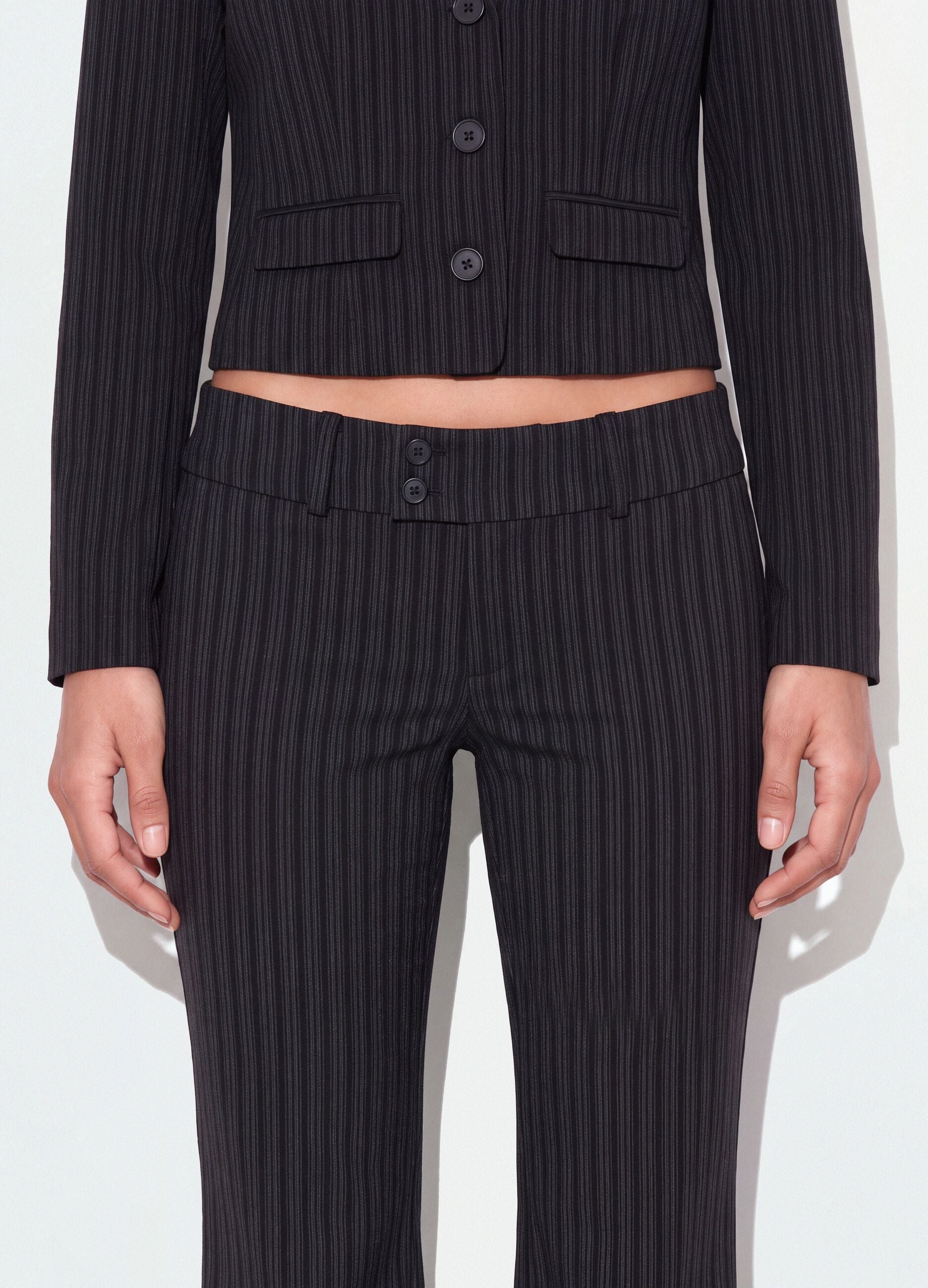 Pantaloni neri flare in viscosa elasticizzata con fantasia gessata