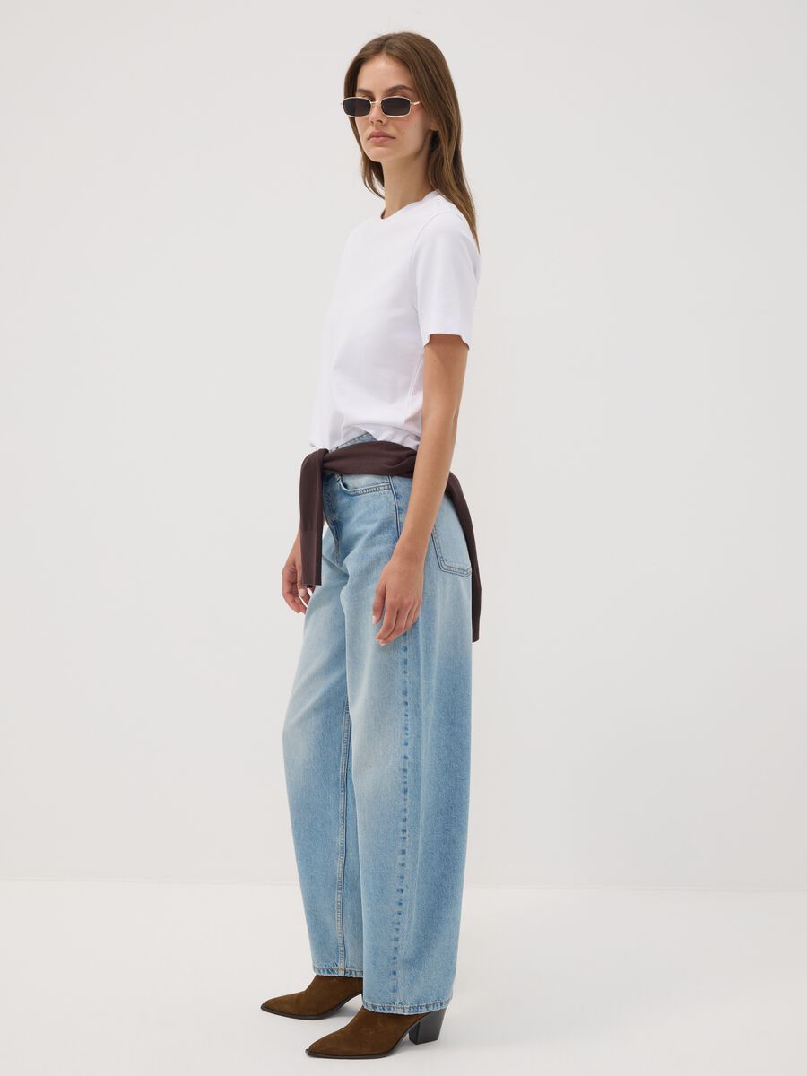 Light-wash pure cotton denim barrel-fit jeans_3