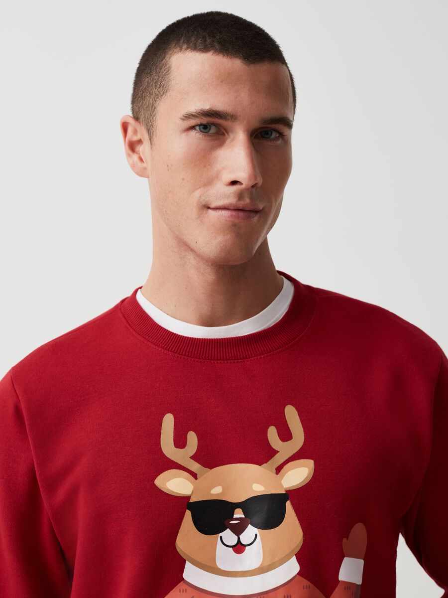 Sweatshirt with round neck and Christmas reindeer print_1