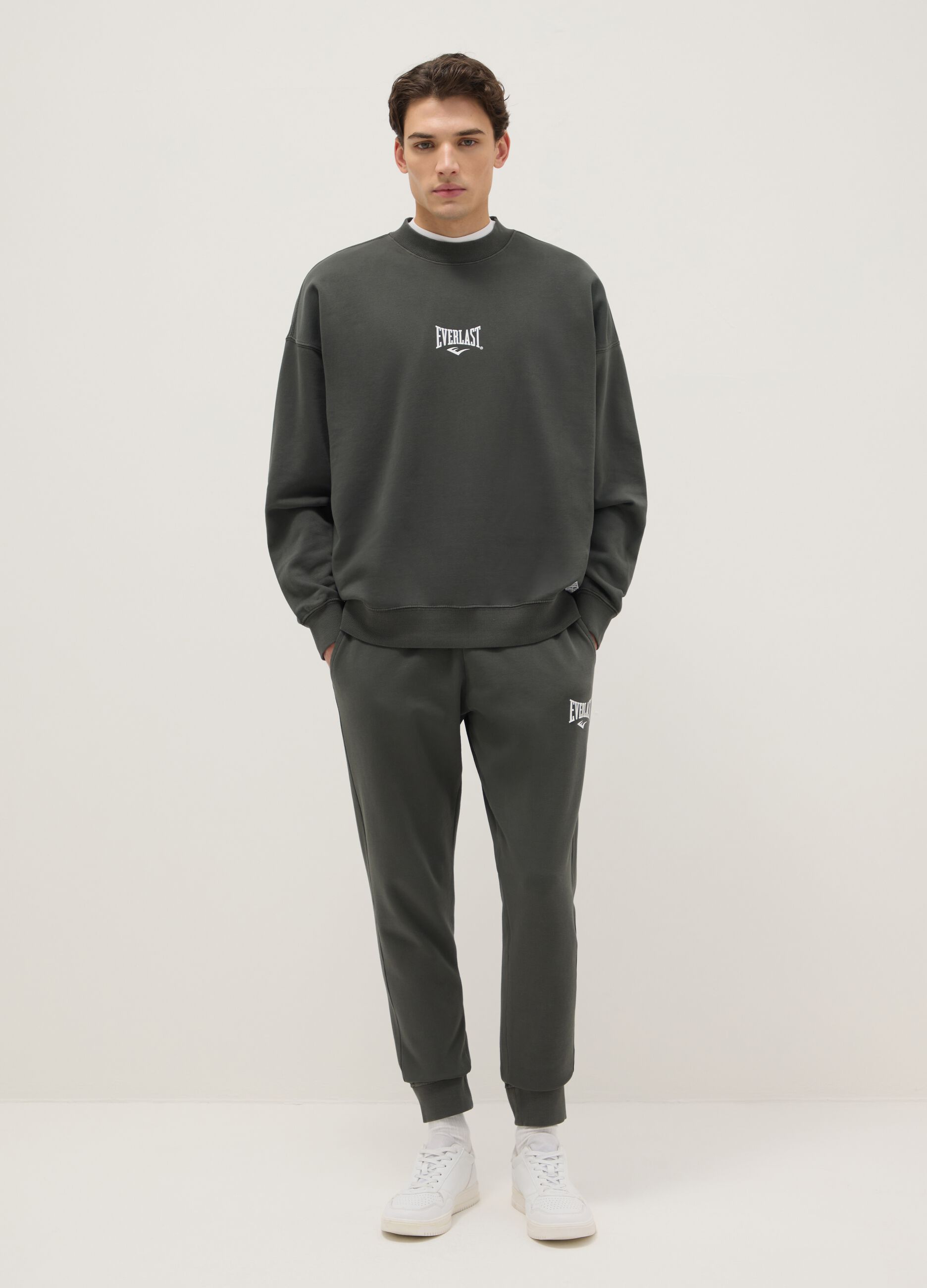 Cal&ccedil;as jogger cinza de mistura de algod&atilde;o, corte regular, com log&oacute;tipo Everlast