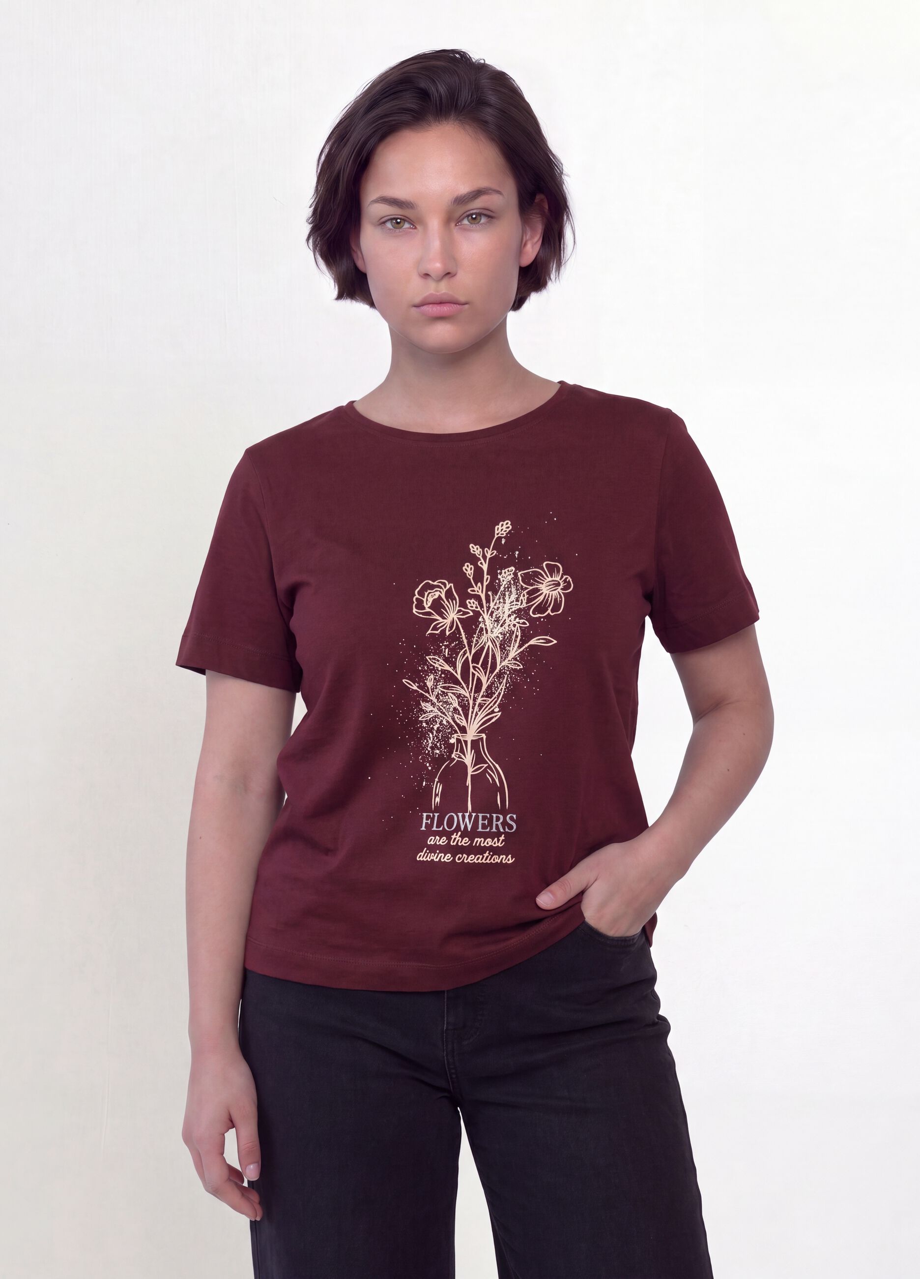 &Kappa;ό&kappa;&kappa;&iota;&nu;&omicron; T-shirt &alpha;&pi;ό 100% &beta;&alpha;&mu;&beta;ά&kappa;&iota; &mu;&epsilon; &phi;&lambda;&omicron;&rho;ά&lambda; &sigma;&tau;ά&mu;&pi;&alpha;, &kappa;&alpha;&nu;&omicron;&nu;&iota;&kappa;ή &epsilon;&phi;&alpha;&rho;&mu;&omicron;&gamma;ή