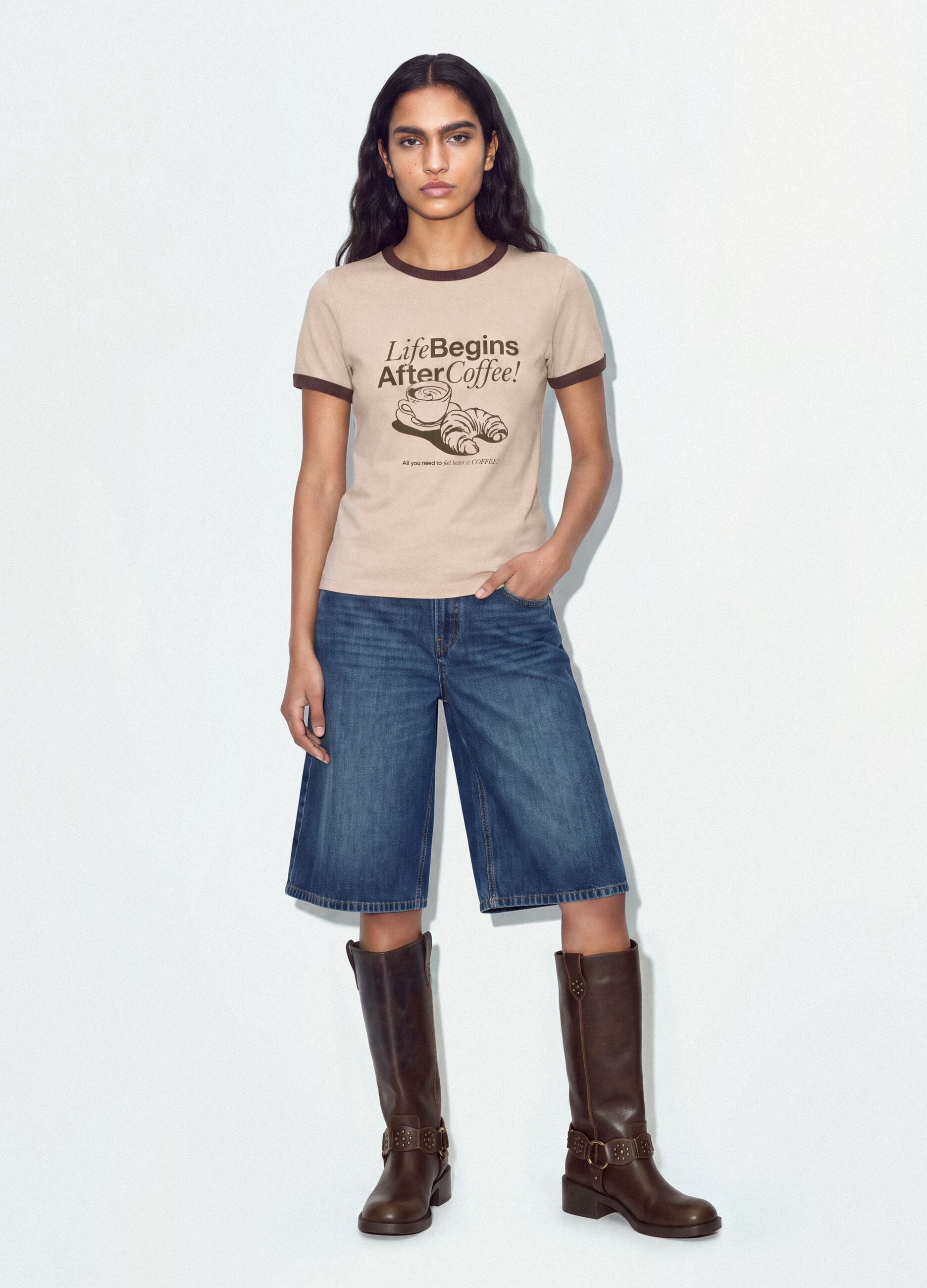 &Rho;&omicron;&zeta; &beta;&alpha;&mu;&beta;&alpha;&kappa;&epsilon;&rho;ό T-shirt &mu;&epsilon; &mu;&pi;&rho;&omicron;&sigma;&tau;&iota;&nu;ό &gamma;&rho;&alpha;&phi;&iota;&kappa;ό &tau;ύ&pi;&omega;&mu;&alpha; &kappa;&alpha;&iota; &tau;&epsilon;&lambda;&epsilon;&iota;ώ&mu;&alpha;&tau;&alpha; &alpha;&nu;&tau;ί&theta;&epsilon;&sigma;&eta;&sigmaf;