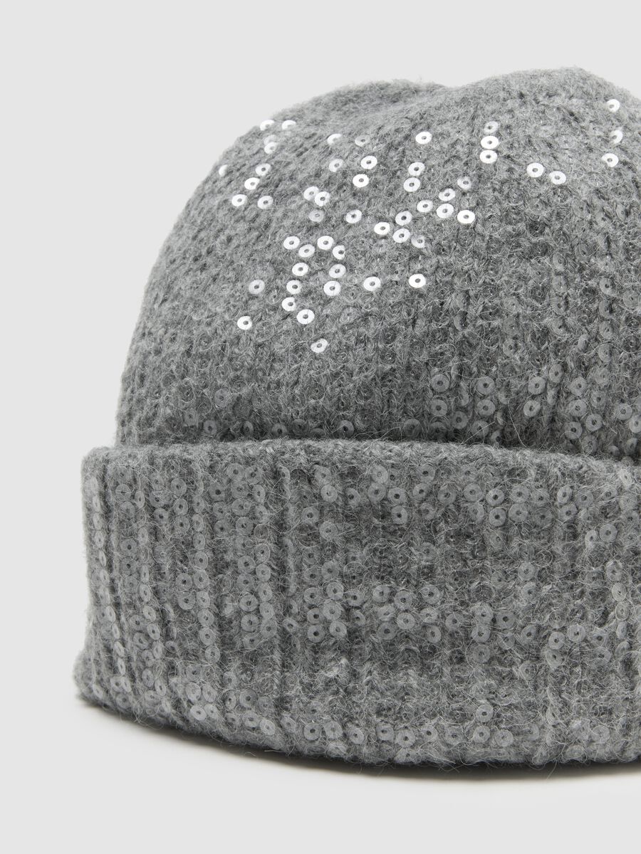 Grey jersey knit hat with sequins_2
