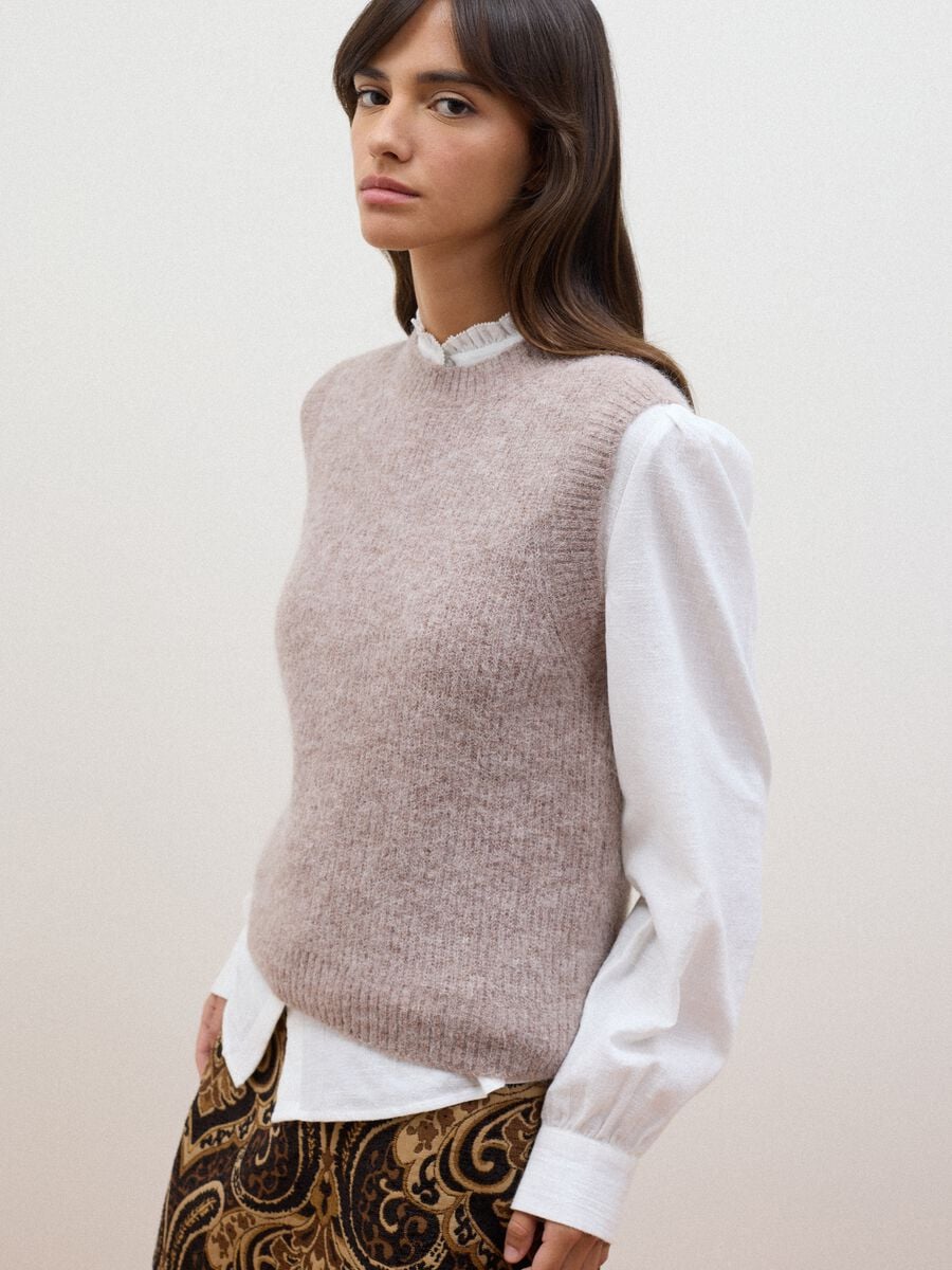 Rosa Gilet aus Alpaka und elastischer Wolle mit Rundhalsausschnitt_1