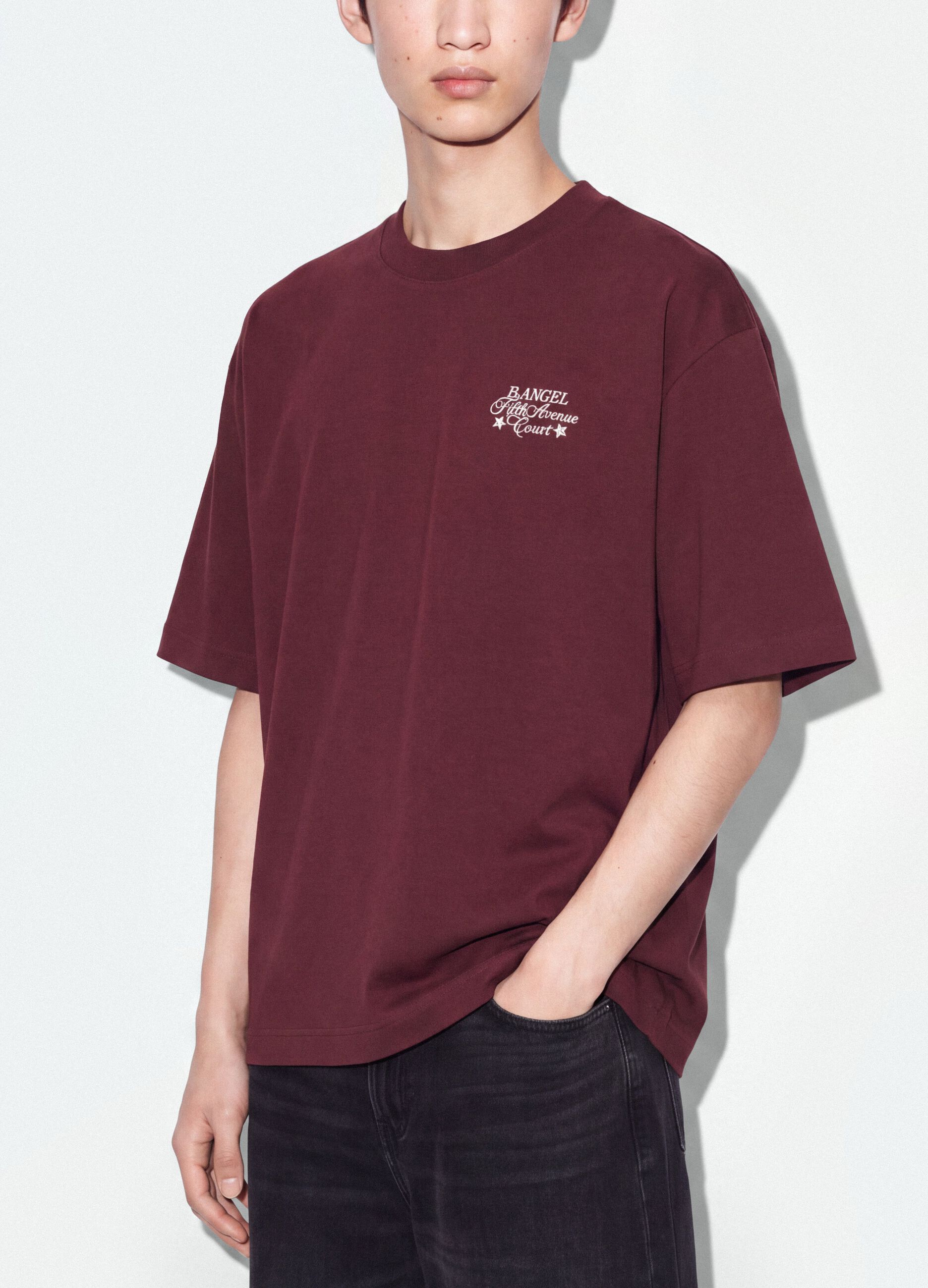 &Kappa;ό&kappa;&kappa;&iota;&nu;&omicron; cropped T-shirt &alpha;&pi;ό 100% &beta;&alpha;&mu;&beta;ά&kappa;&iota; &mu;&epsilon; &sigma;&tau;ά&mu;&pi;&alpha;, boxy fit