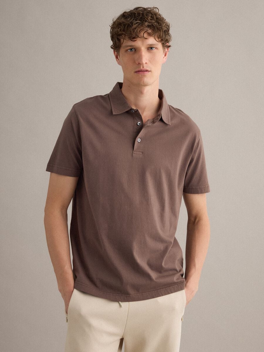 Braunes Poloshirt mit kurzen &Auml;rmeln aus reiner Baumwolle, Regular Fit_0