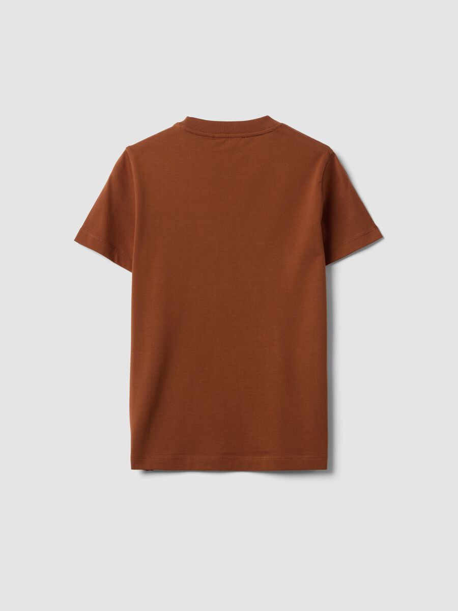 &Kappa;&alpha;&phi;έ T-shirt &mu;&epsilon; &sigma;&tau;&rho;&omicron;&gamma;&gamma;&upsilon;&lambda;ή &lambda;&alpha;&iota;&mu;ό&kappa;&omicron;&psi;&eta; &alpha;&pi;ό 100% &beta;&alpha;&mu;&beta;ά&kappa;&iota; Supima, &kappa;&alpha;&nu;&omicron;&nu;&iota;&kappa;ή &epsilon;&phi;&alpha;&rho;&mu;&omicron;&gamma;ή_1