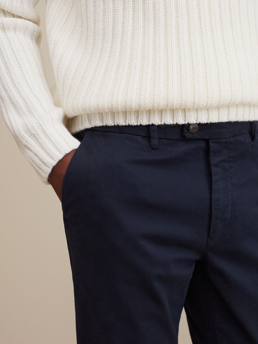 Regular-fit trousers in stretch twill_3