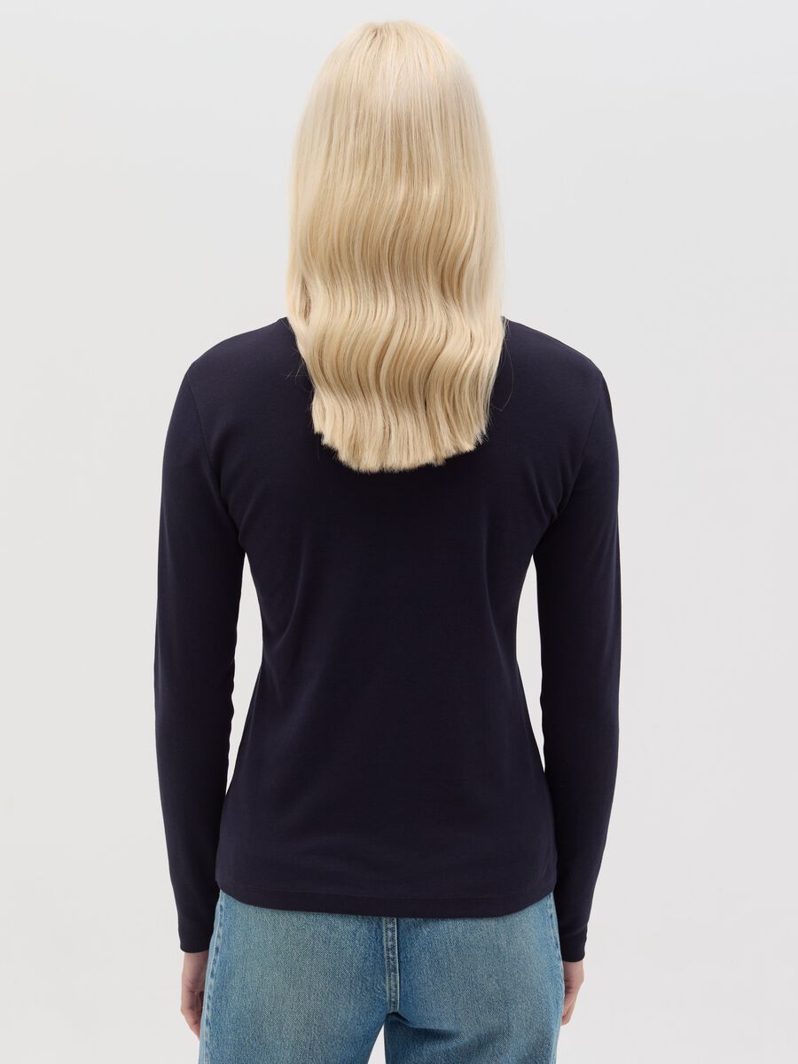 Long-sleeved T-shirt with high neck_2