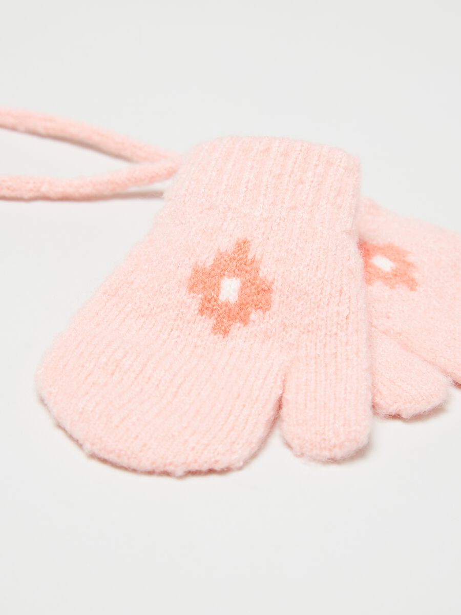 Mittens with cord_2