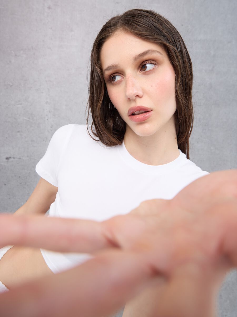 Camiseta Crop Blanca_2