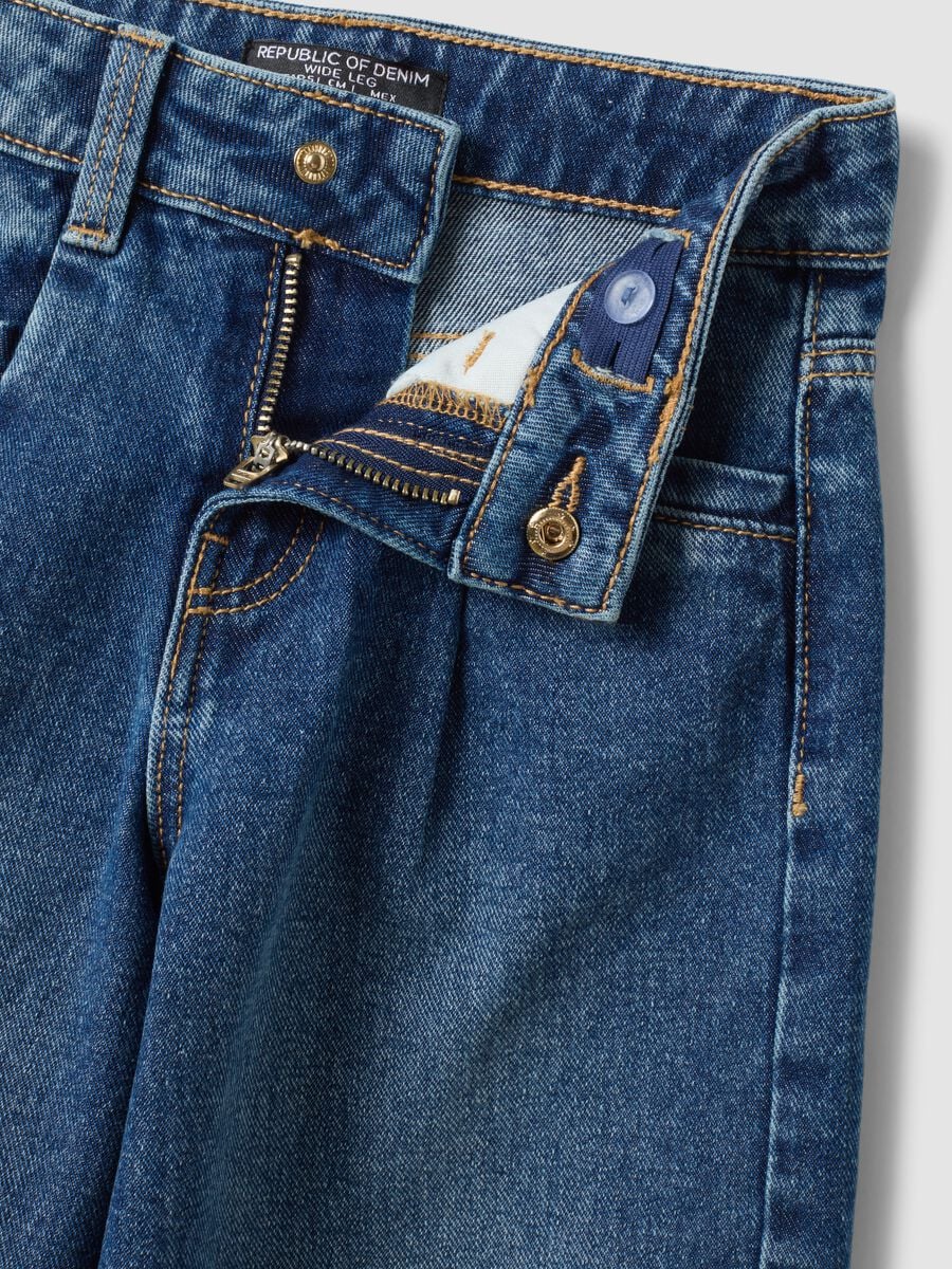 Jeans blu wide leg in puro cotone con patch per bambina_2