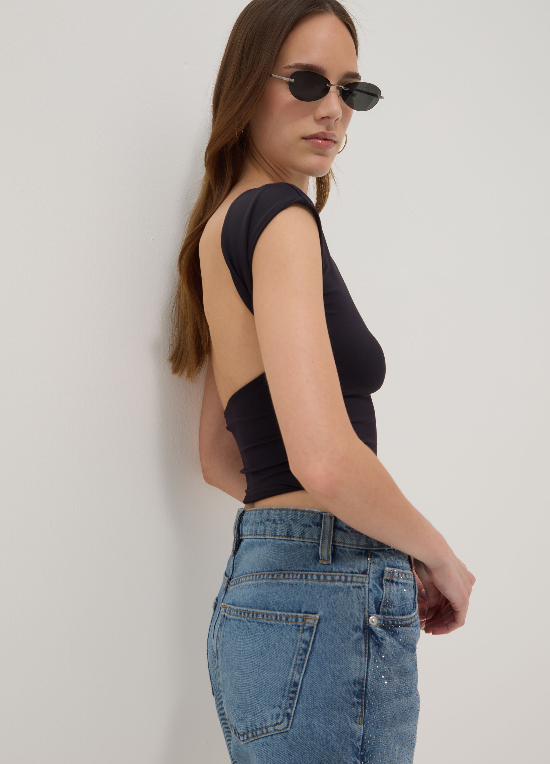 Schwarzes Top aus Stretchmaterial
