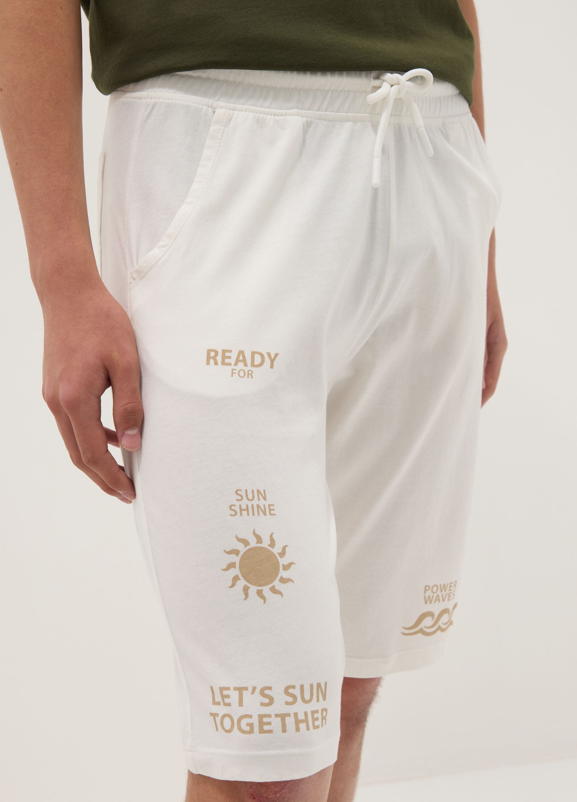 Boys' pure cotton white shorts, regular fit, with prints