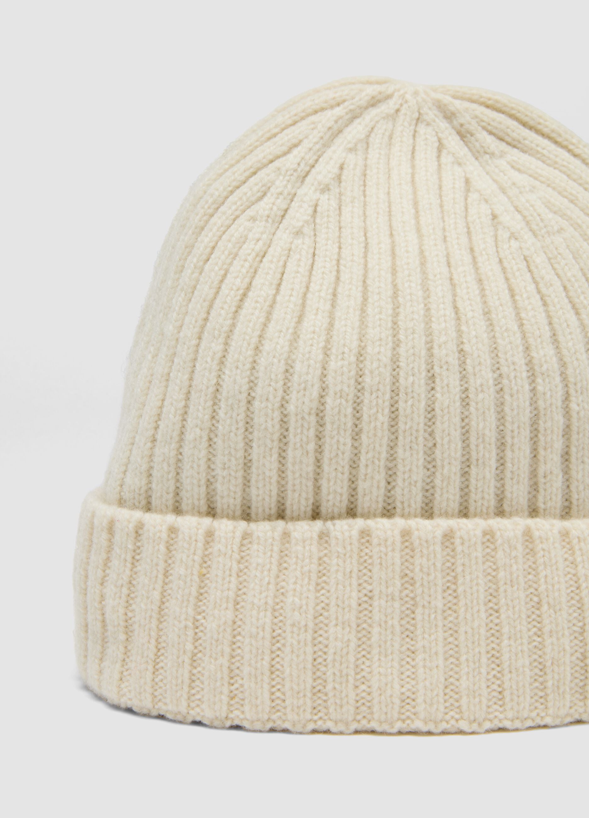 Berretto beige in pura lana a coste