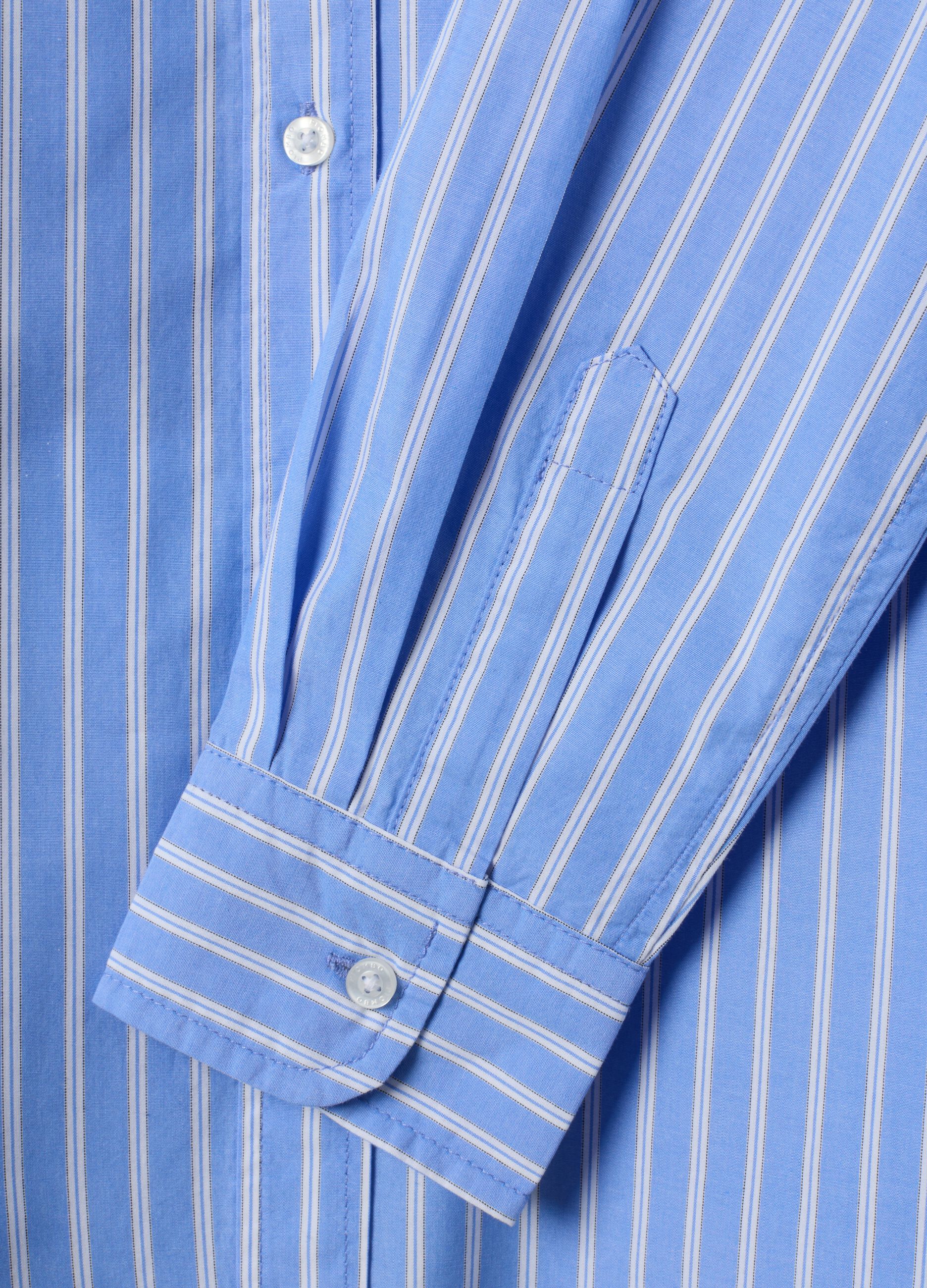Light blue poplin shirt with white stripes, regular fit