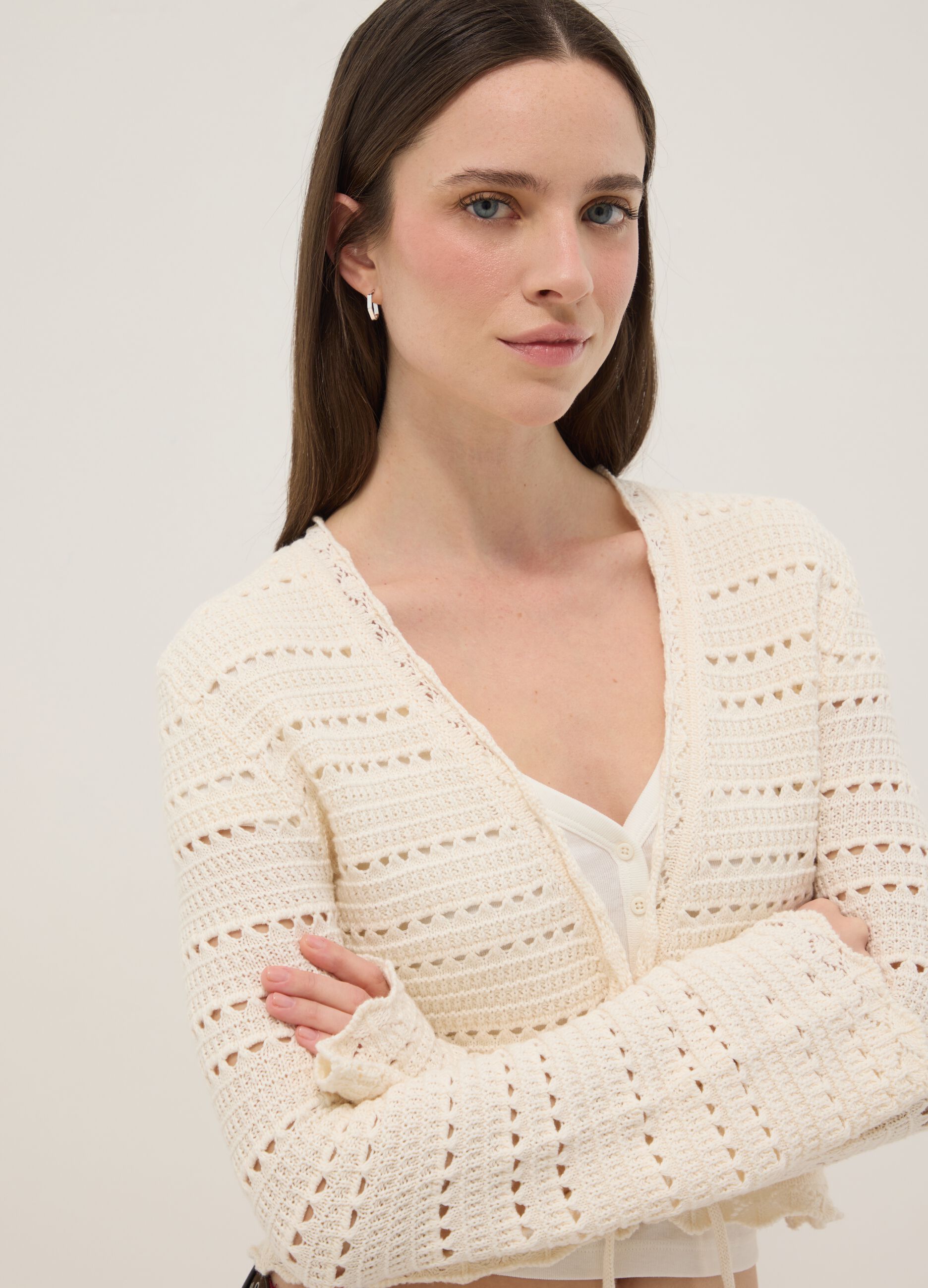 Wei&szlig;er Cardigan aus reiner Baumwolle mit Regular Fit und Lochmuster