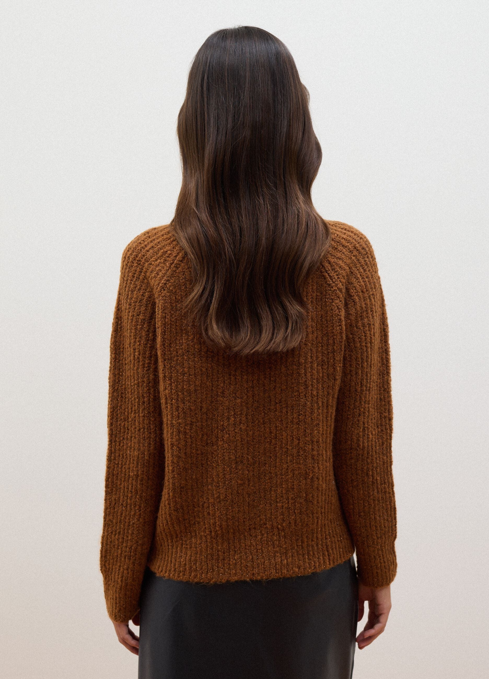 Brauner Regular-Fit Pullover aus gerippter Stretchwolle