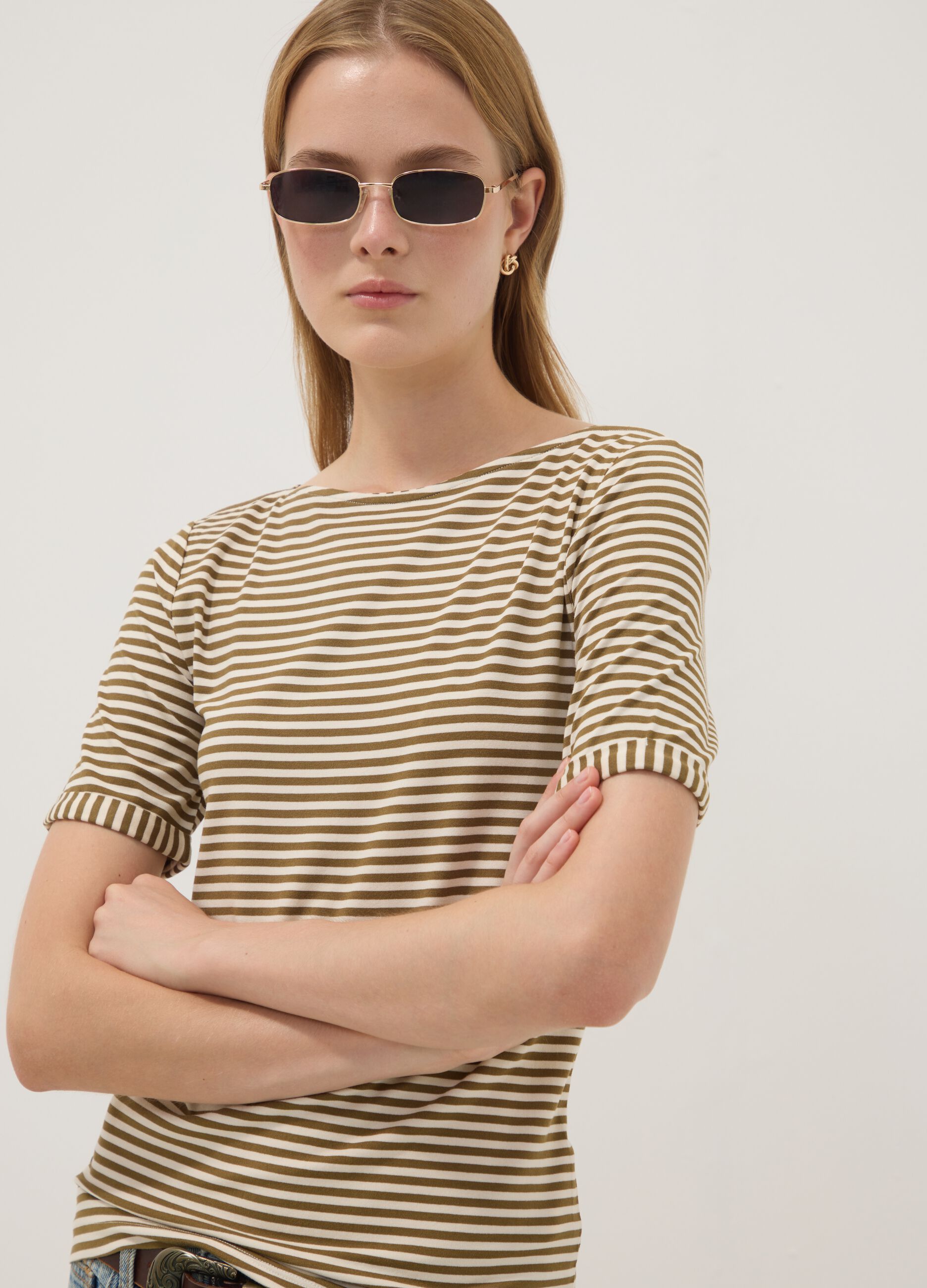 Wei&szlig;es, gestreiftes T-Shirt aus elastischer Viskose