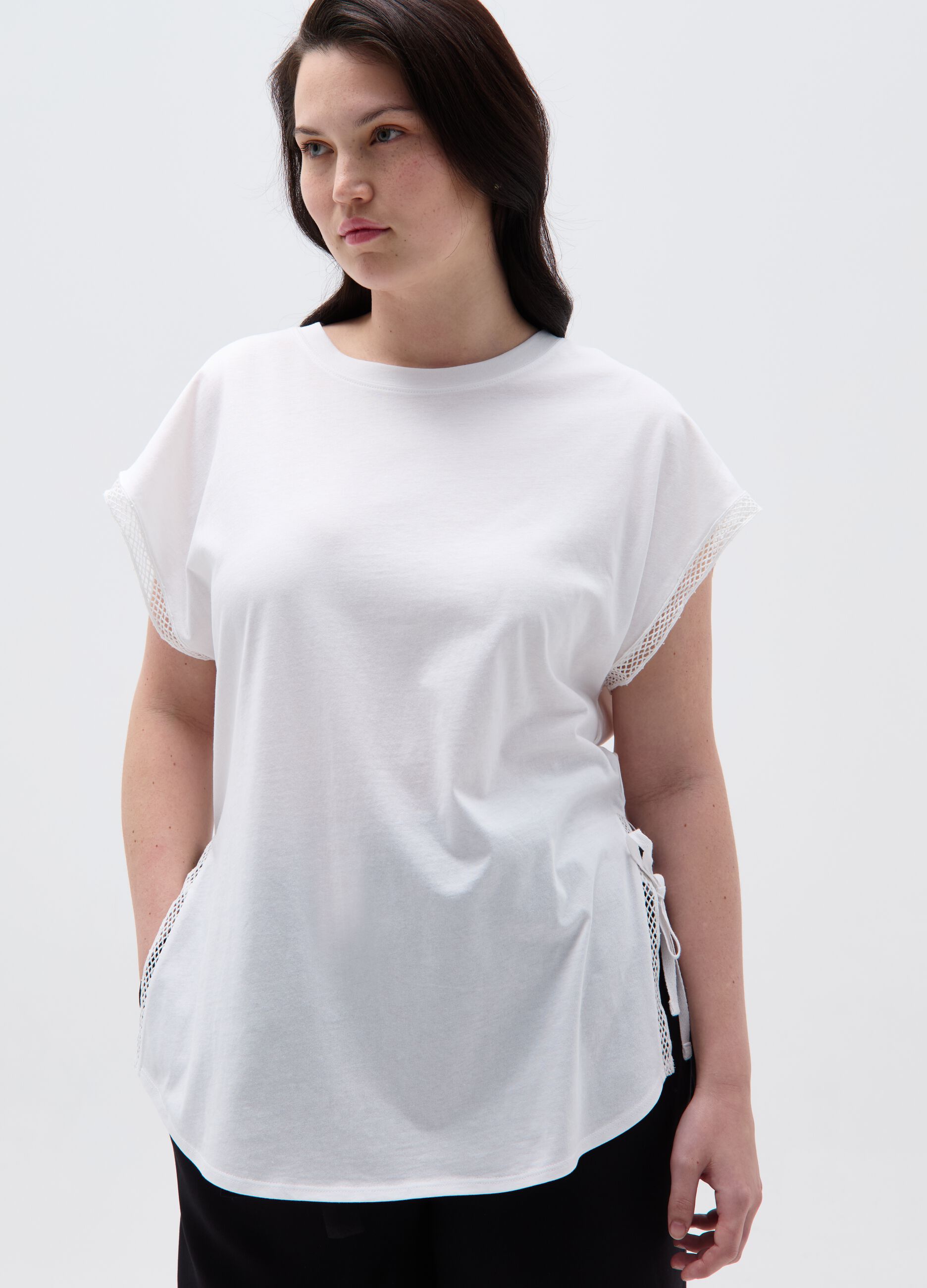 Curvy T-shirt with splits and laces