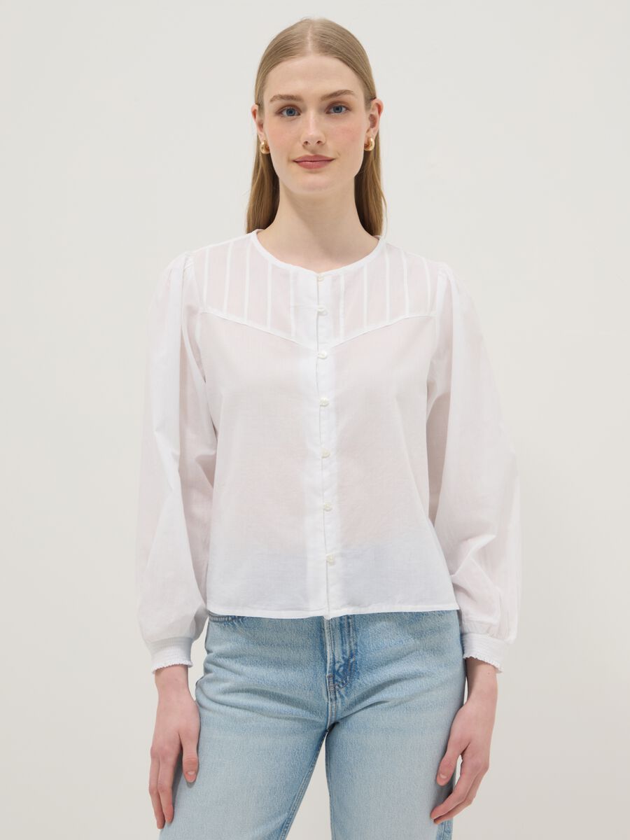 &Lambda;&epsilon;&upsilon;&kappa;ό &pi;&omicron;&upsilon;&kappa;ά&mu;&iota;&sigma;&omicron; &alpha;&pi;ό &kappa;&alpha;&theta;&alpha;&rho;ό &beta;&alpha;&mu;&beta;ά&kappa;&iota; &sigma;&epsilon; &kappa;&alpha;&nu;&omicron;&nu;&iota;&kappa;ή &gamma;&rho;&alpha;&mu;&mu;ή &mu;&epsilon; &kappa;&omicron;&upsilon;&mu;&pi;&iota;ά &kappa;&alpha;&iota; &sigma;&tau;&rho;&omicron;&gamma;&gamma;&upsilon;&lambda;&epsilon;&mu;έ&nu;&omicron; &kappa;&omicron;&lambda;ά&rho;&omicron;_1