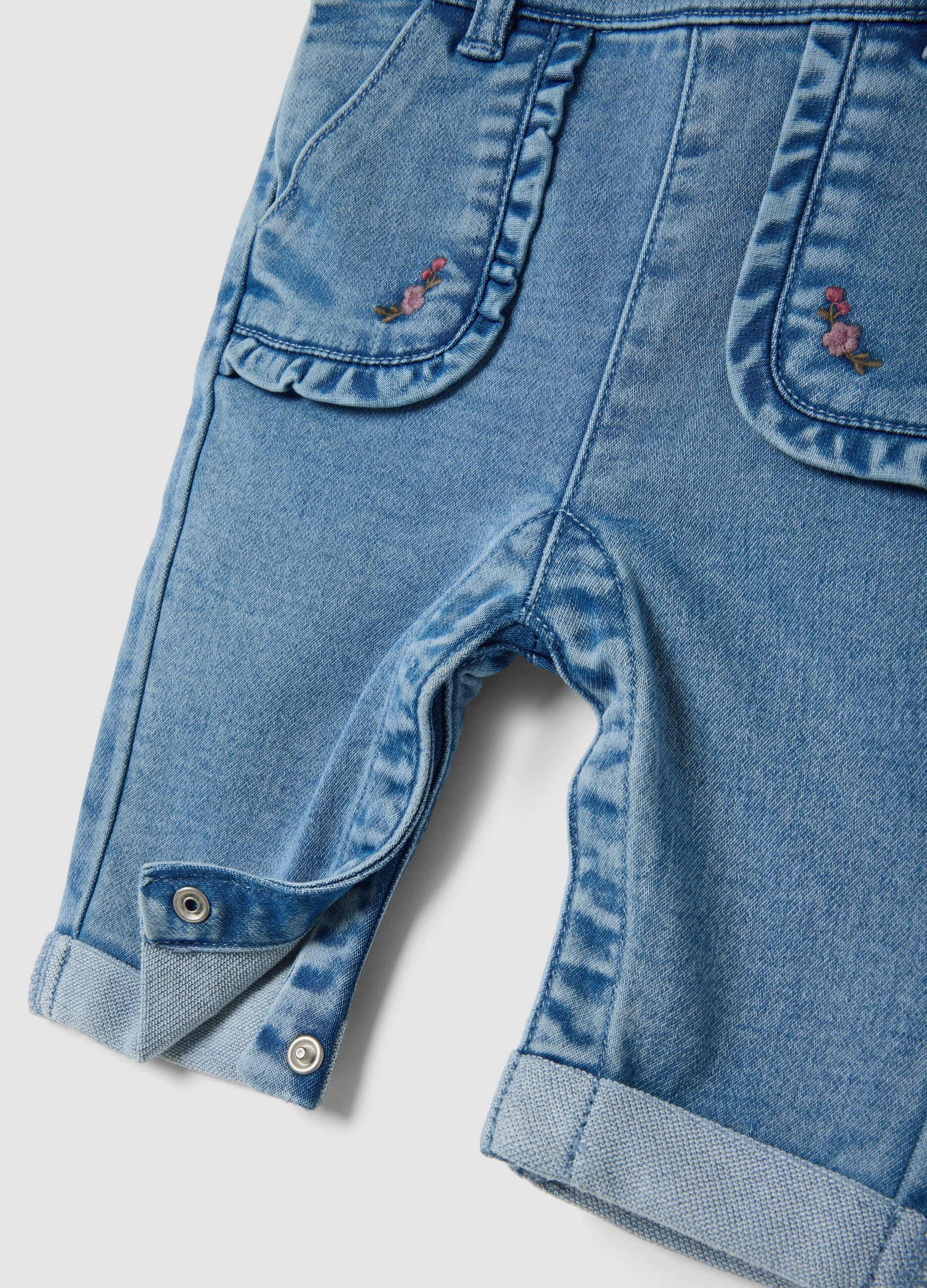 Salopette denim in cotone elasticizzato con tasche