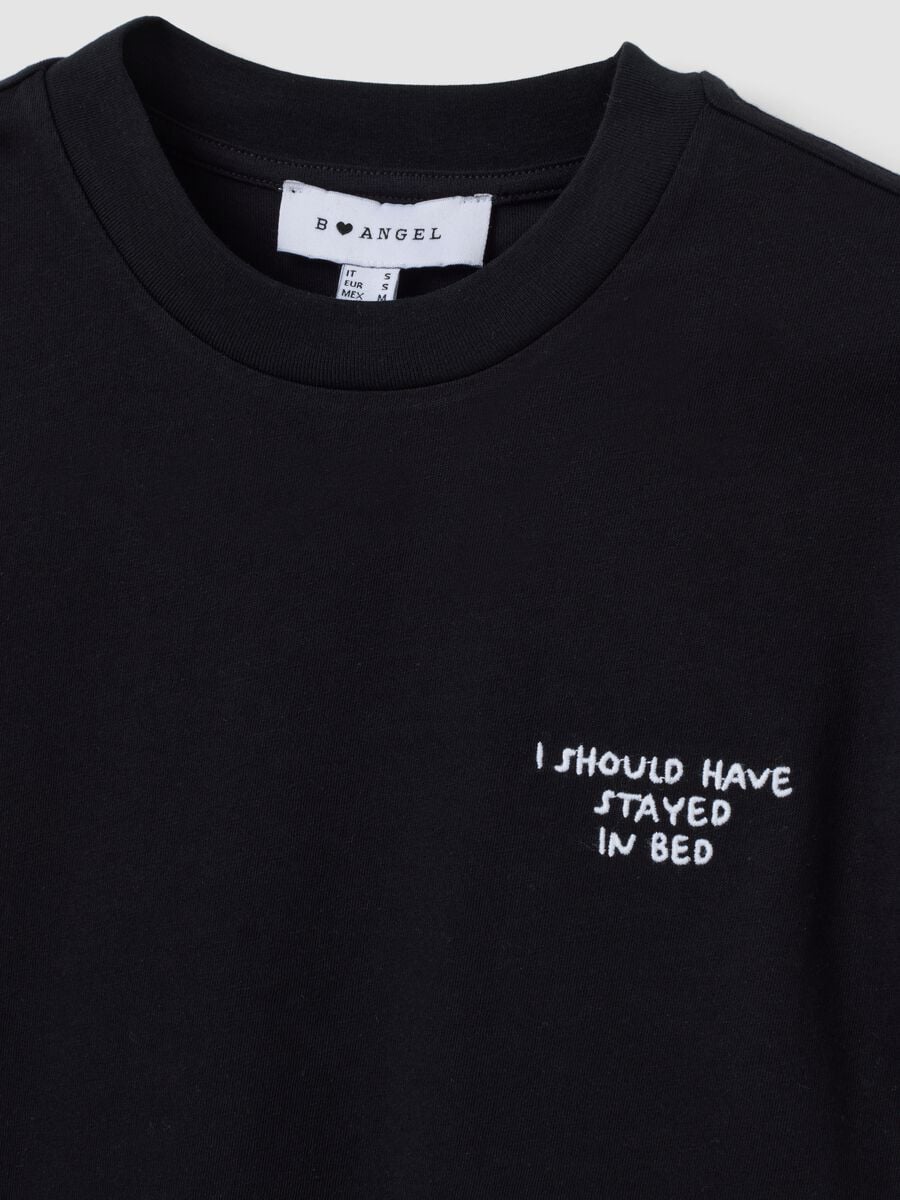 &Mu;&alpha;ύ&rho;&omicron; T-shirt relaxed &epsilon;&phi;&alpha;&rho;&mu;&omicron;&gamma;ή&sigmaf; &alpha;&pi;ό 100% &beta;&alpha;&mu;&beta;ά&kappa;&iota; &mu;&epsilon; &kappa;&epsilon;&nu;&tau;&eta;&mu;έ&nu;&eta; &epsilon;&pi;&iota;&gamma;&rho;&alpha;&phi;ή_2