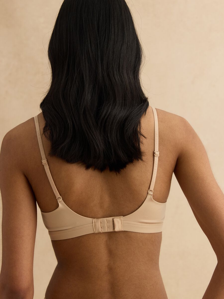 &Mu;&pi;&epsilon;&zeta; &tau;&rho;ί&gamma;&omega;&nu;&omicron; &sigma;&omicron;&upsilon;&tau;&iota;έ&nu; &alpha;&pi;ό &mu;&iota;&kappa;&rho;&omicron;ΐ&nu;&epsilon;&sigmaf;_3