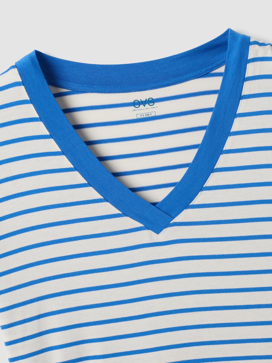 Camiseta azul de viscosa el&aacute;stica a rayas_1