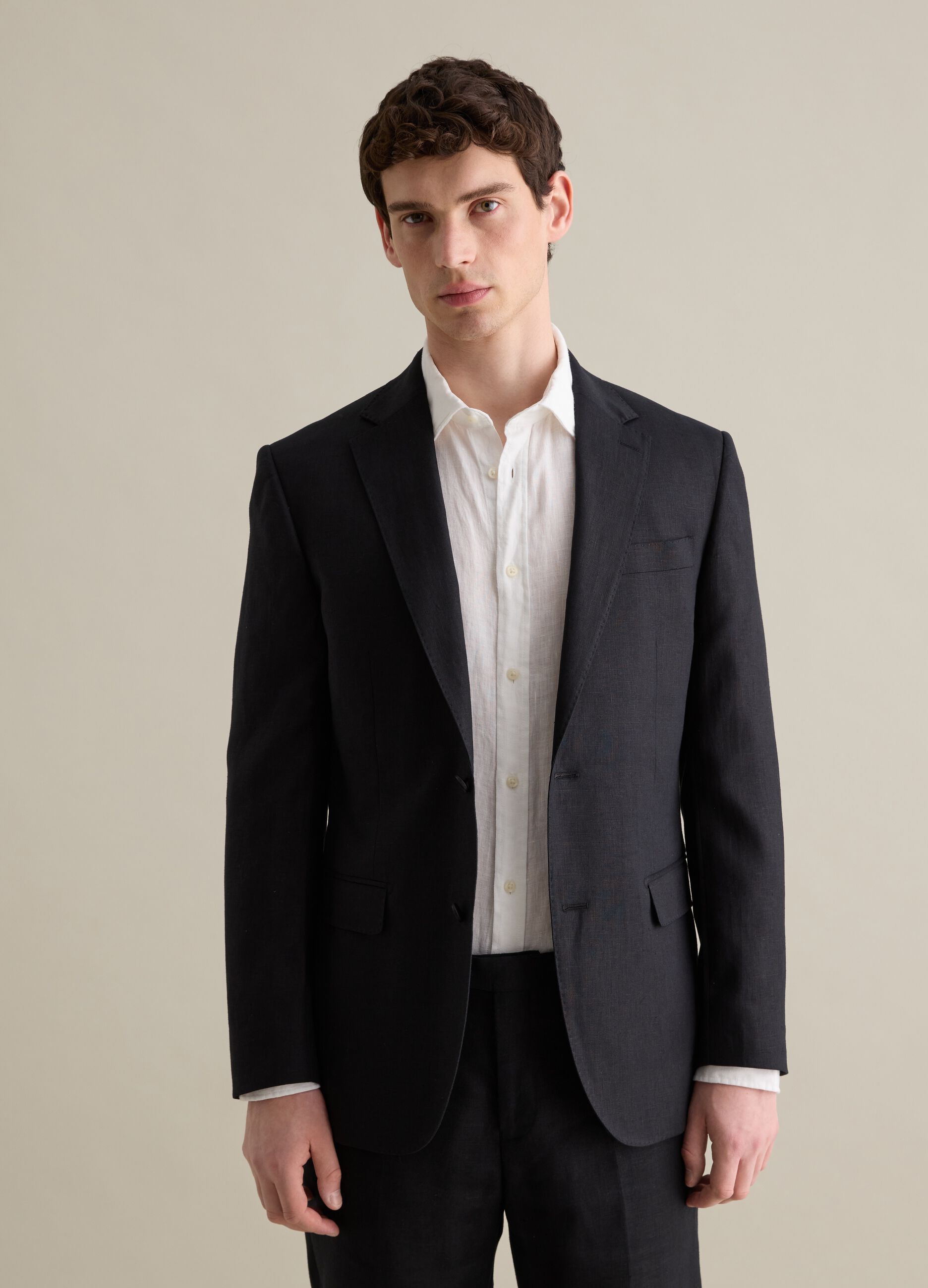 Contemporary regular-fit single-breasted blazer in linen