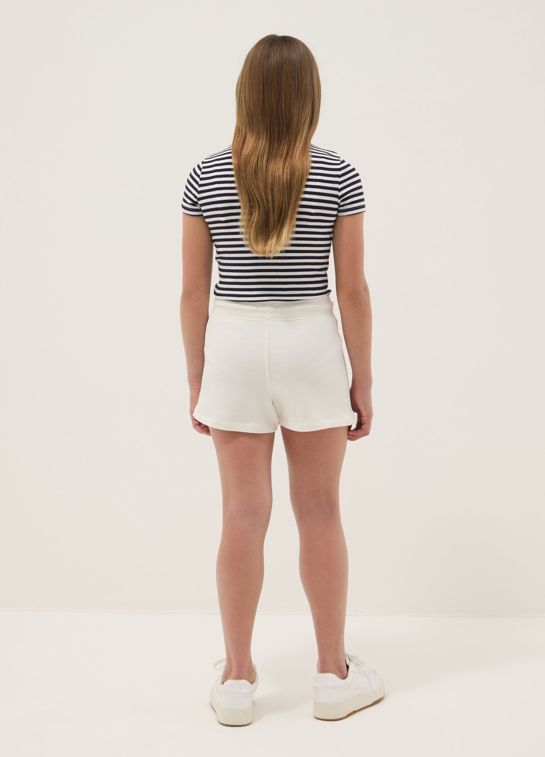 Wei&szlig;e M&auml;dchen-Shorts aus 100% Bio-Baumwolle mit elastischem Bund