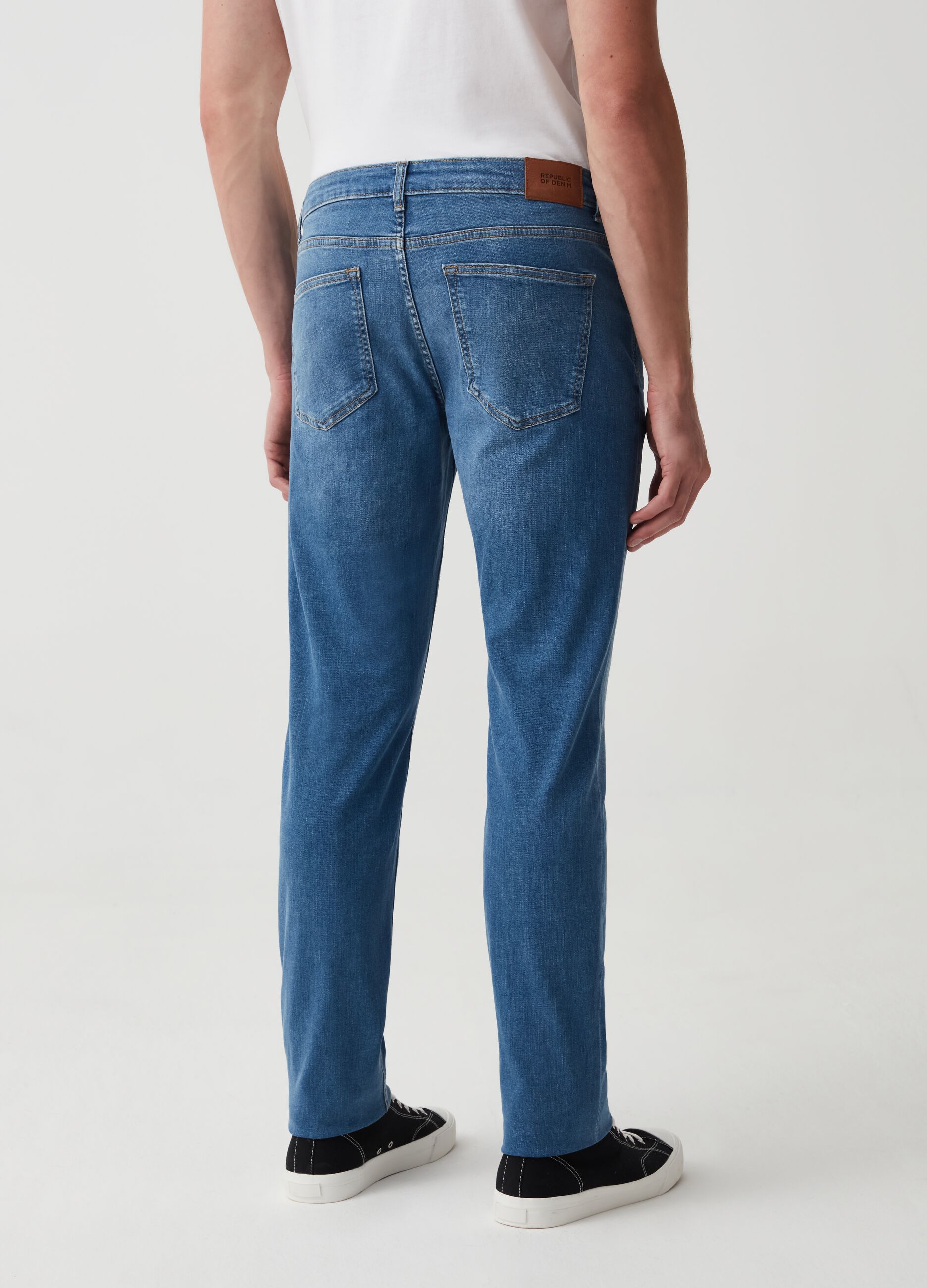 Slim-fit stretch jeans with five pockets