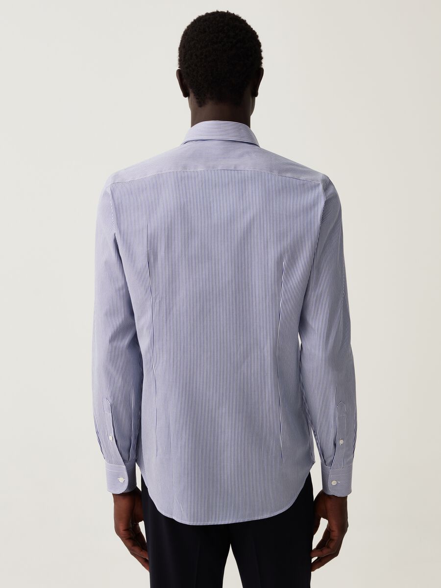 Slim-fit cotton shirt with thin stripes_2
