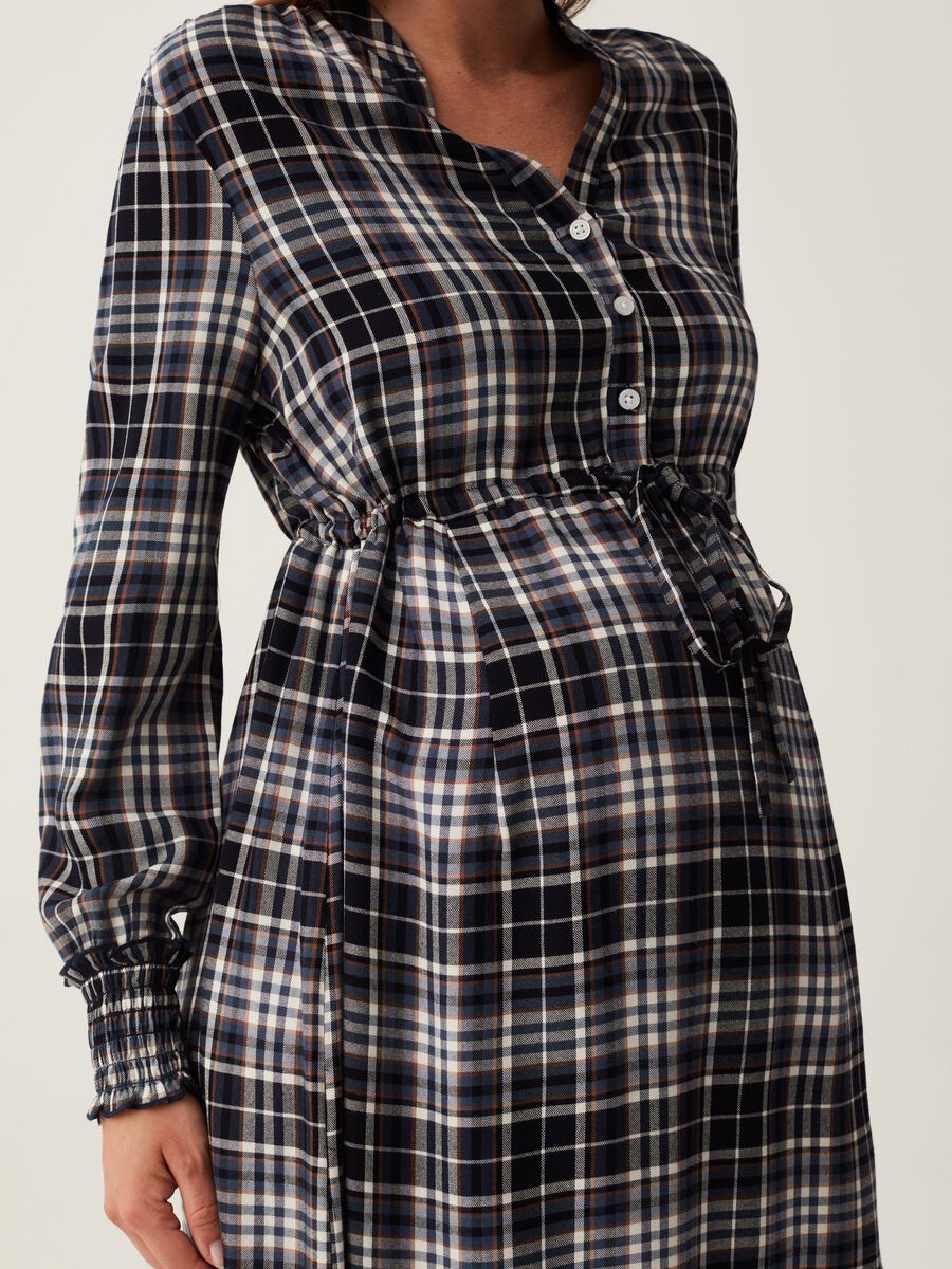 Long maternity dress in check flannel_4