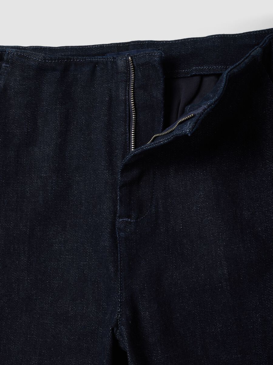 Jeans azuis straight fit em algod&atilde;o el&aacute;stico_5