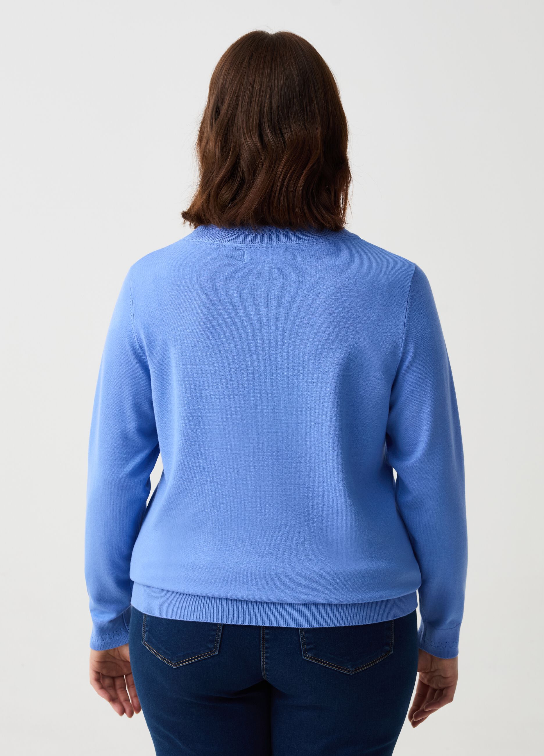 Curvy pullover with round neck