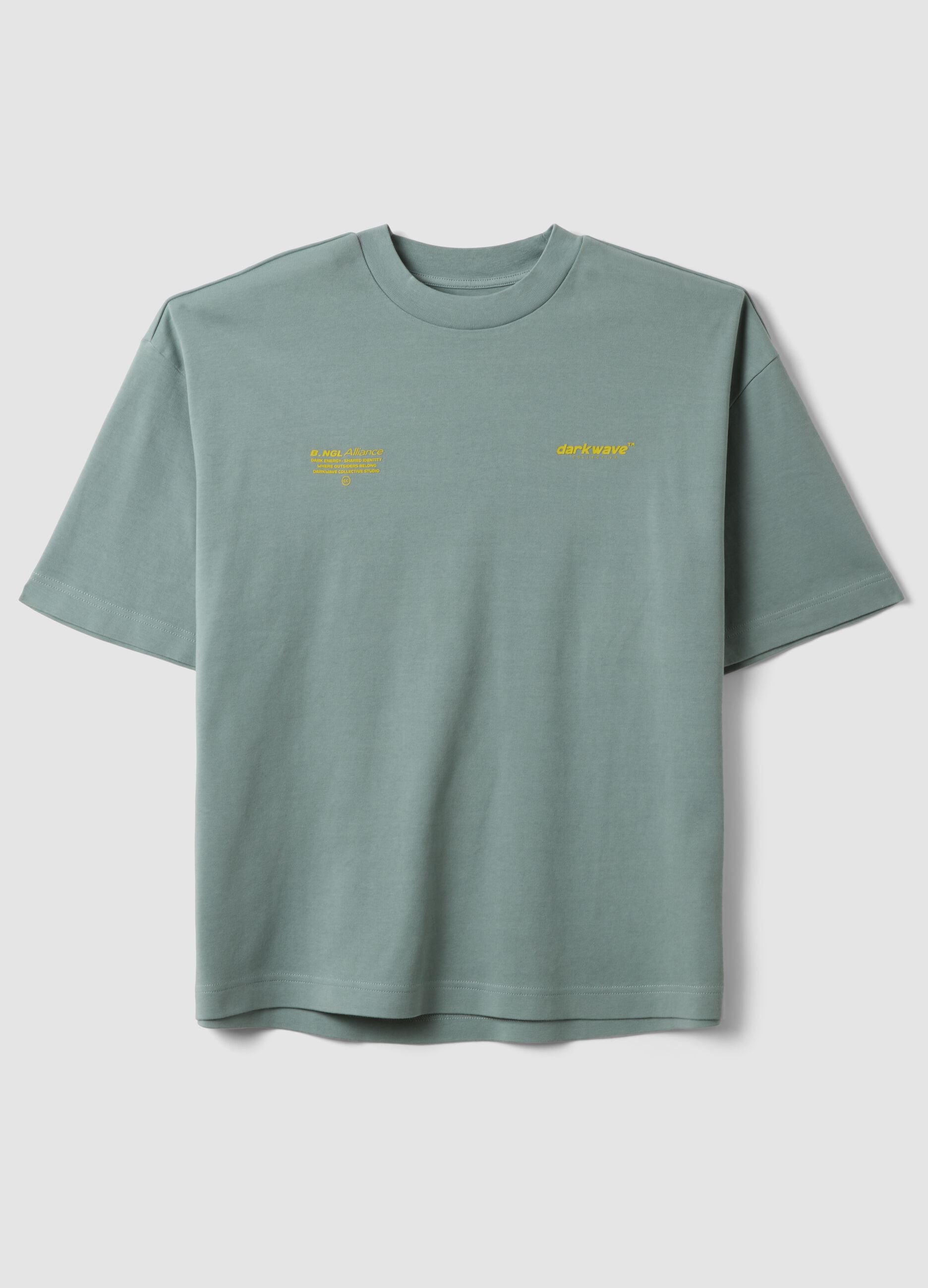 &Kappa;&alpha;&phi;έ &kappa;&omicron;&nu;&tau;ό T-shirt &alpha;&pi;ό 100% &beta;&alpha;&mu;&beta;ά&kappa;&iota; &mu;&epsilon; &sigma;&tau;ά&mu;&pi;&alpha;, boxy &gamma;&rho;&alpha;&mu;&mu;ή