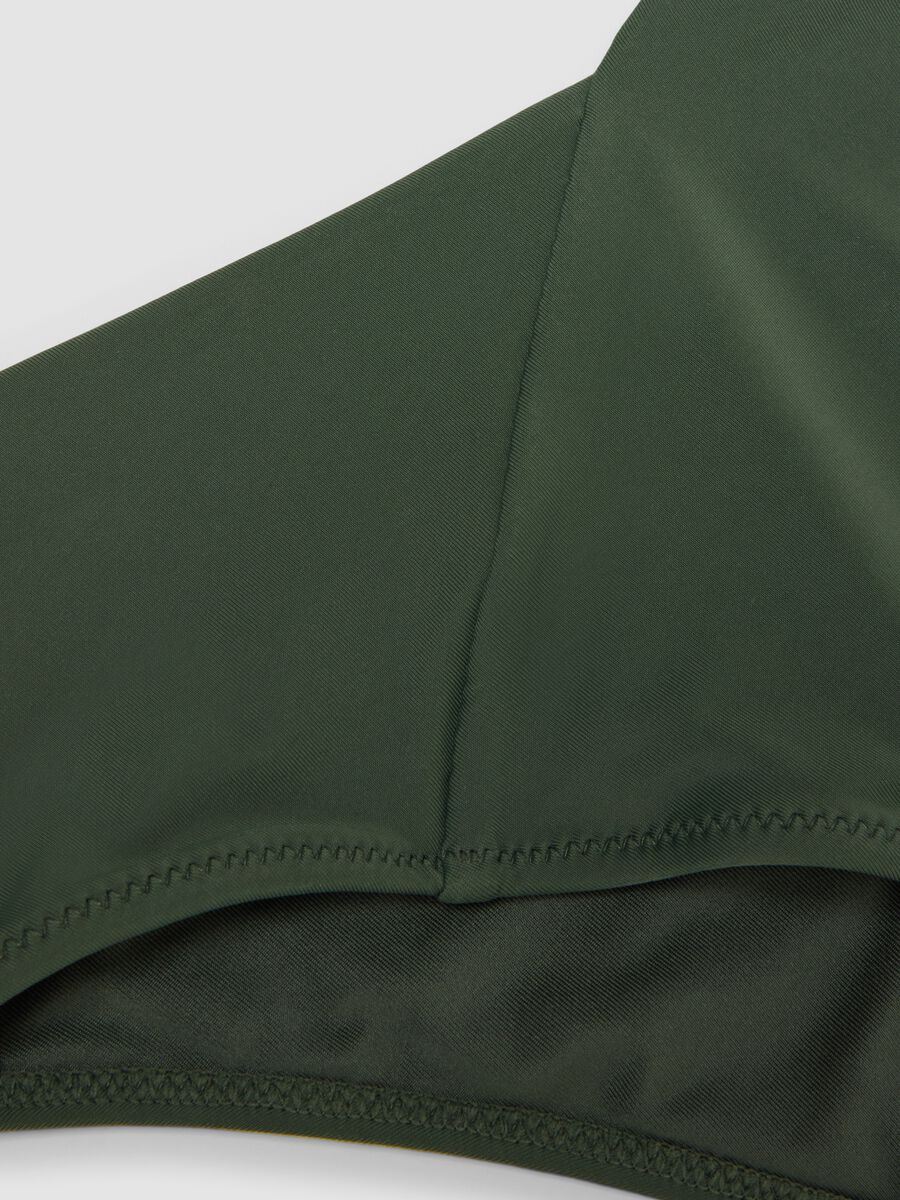 Gr&uuml;ne, hoch geschnittene Bikinihose aus Stretchmaterial_1