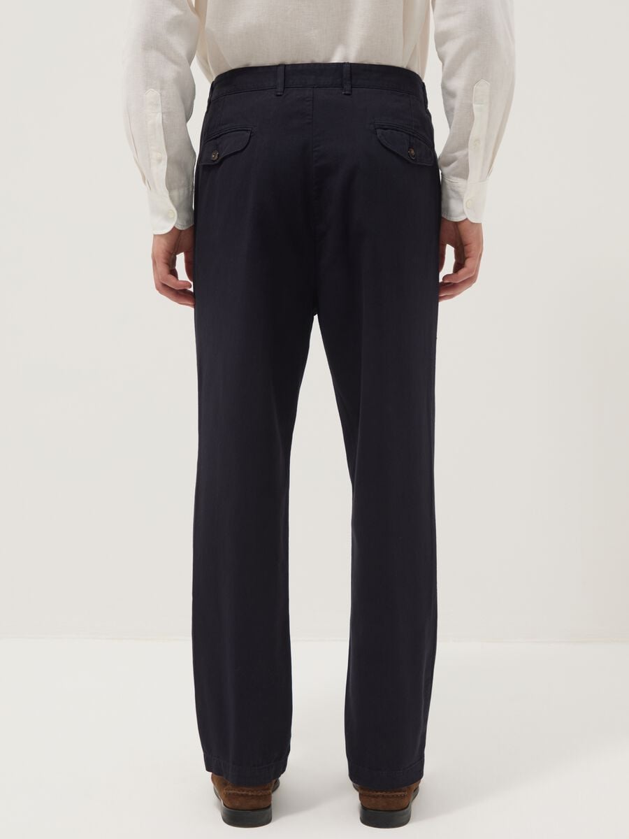 Black pure cotton carrot-fit chino trousers_2