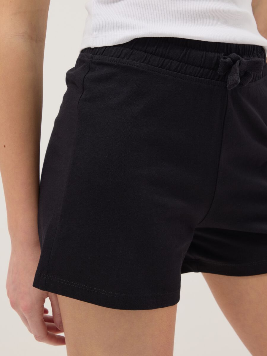 Pantal&oacute;n corto negro de algod&oacute;n puro para ni&ntilde;a, corte regular_2
