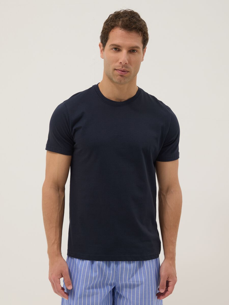 Kurze blaue gestreifte Pyjamas aus reiner Bio-Baumwoll-Jersey_1