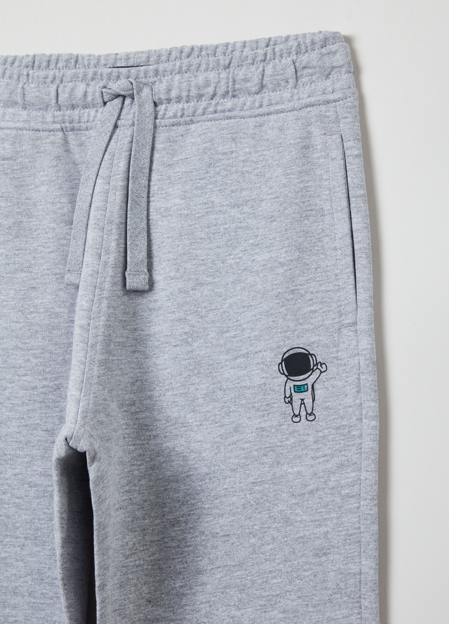 Plush joggers with drawstring and print_2