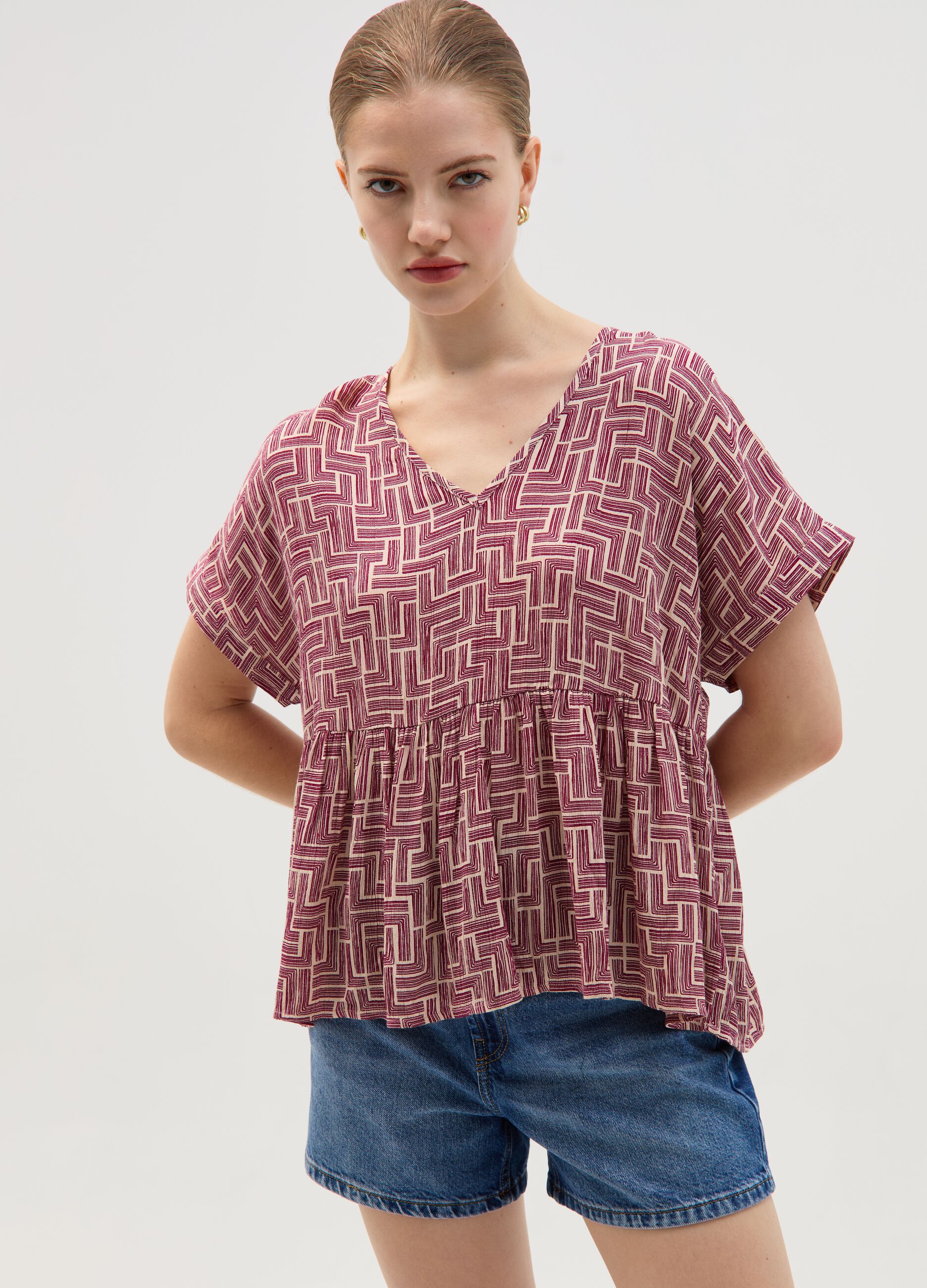 Blouse with V neck and flounce