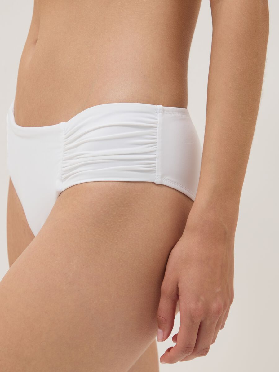 White stretch bikini bottoms with ruched details, regular fit_1