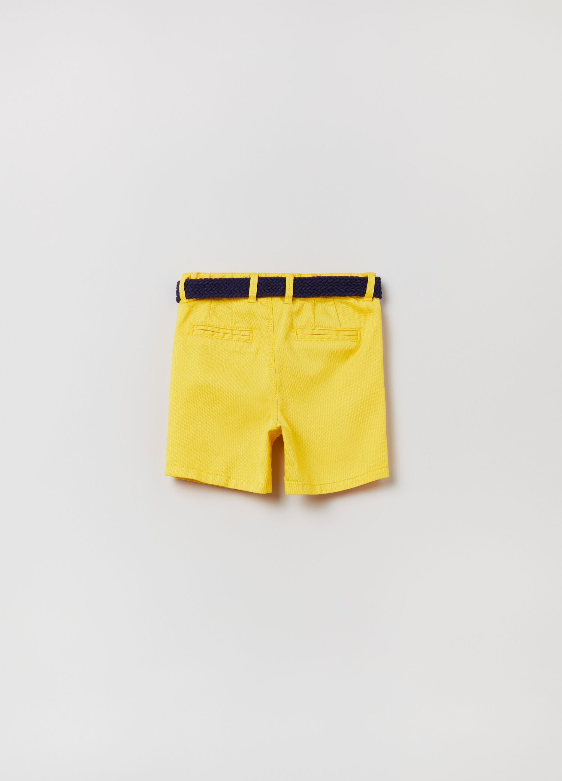 Shorts in cotton piquet with belt