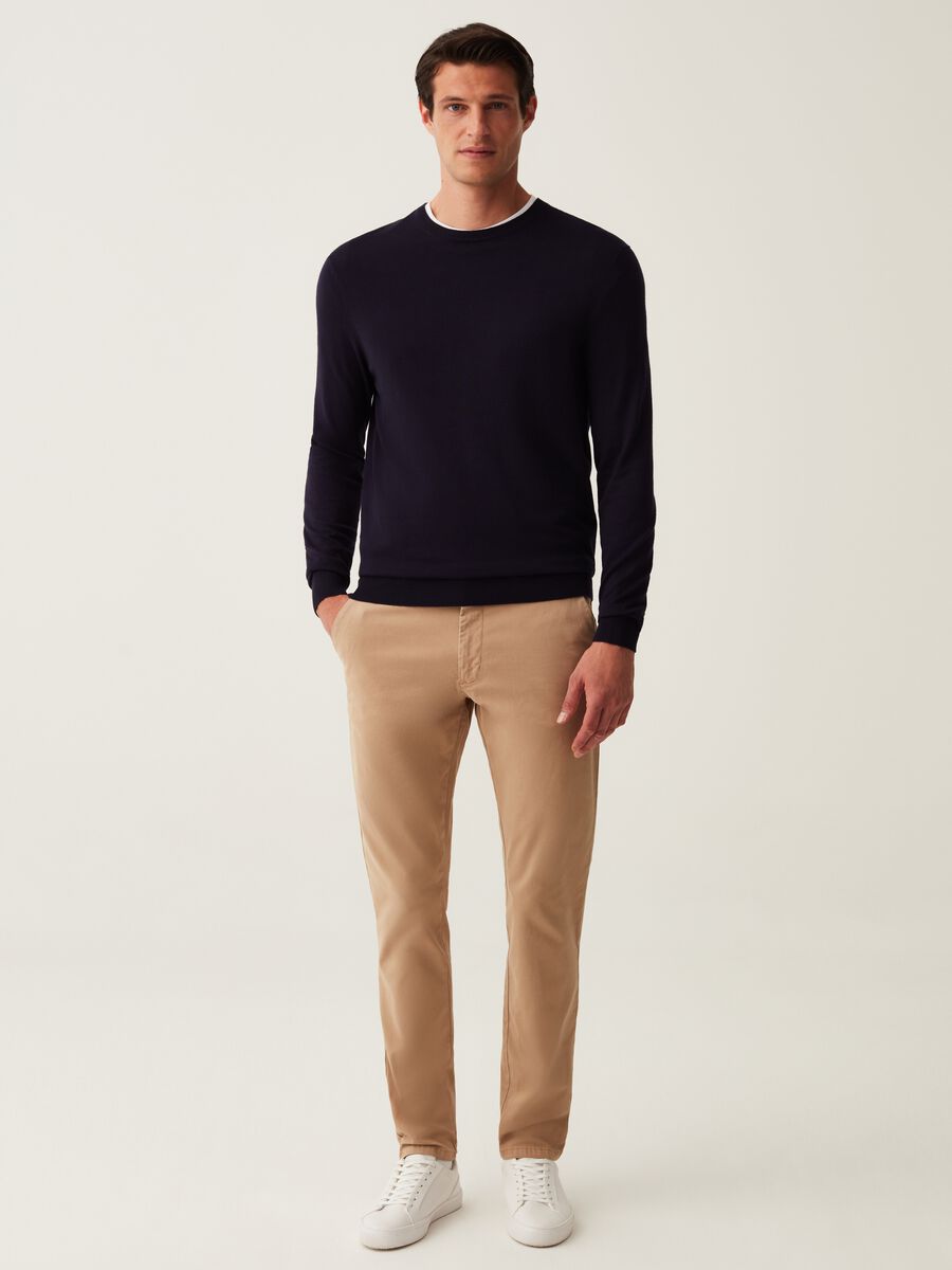 Solid colour stretch cotton chino trousers_0